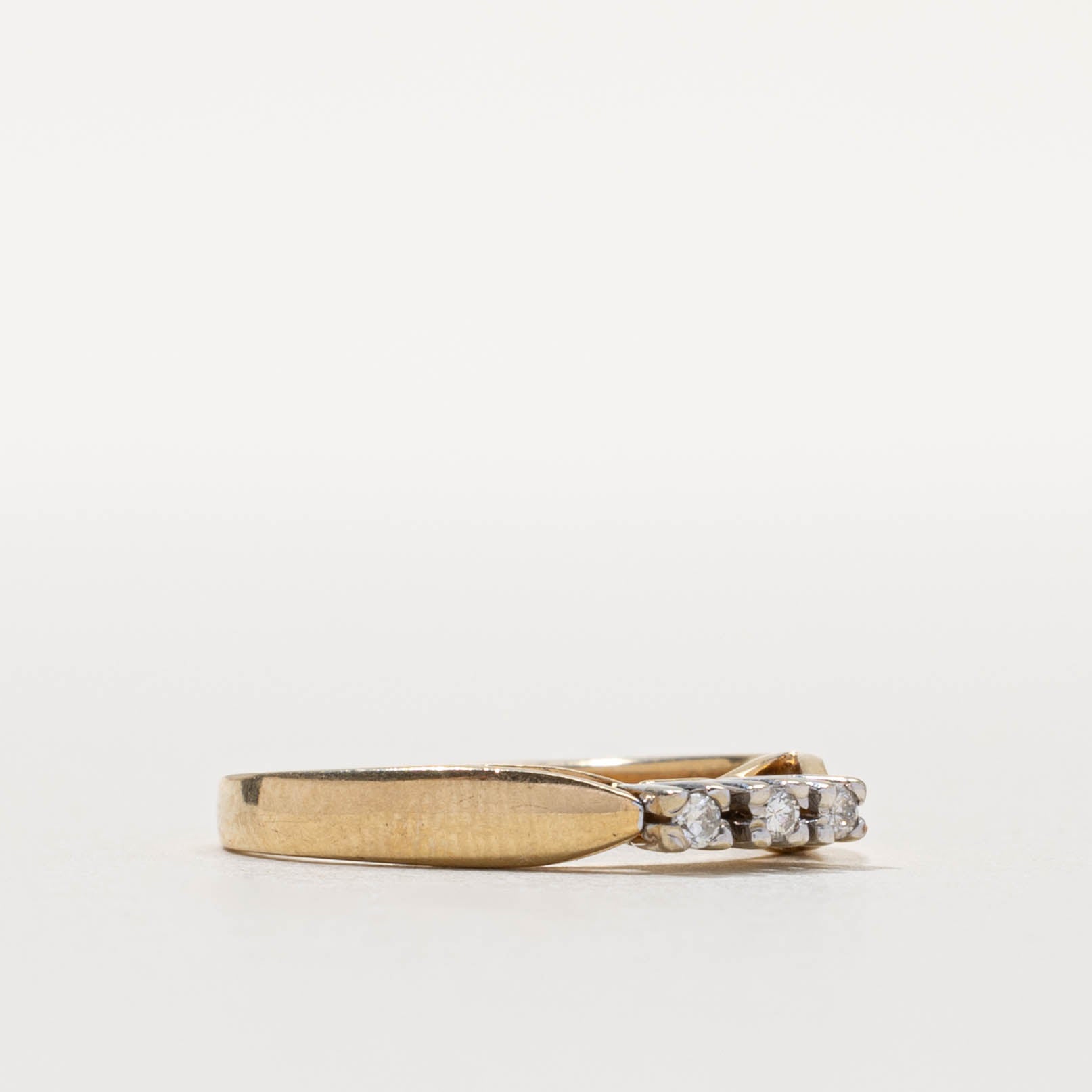 14k Three Stone Diamond Reverse Tapered Ring | SZ 5.5