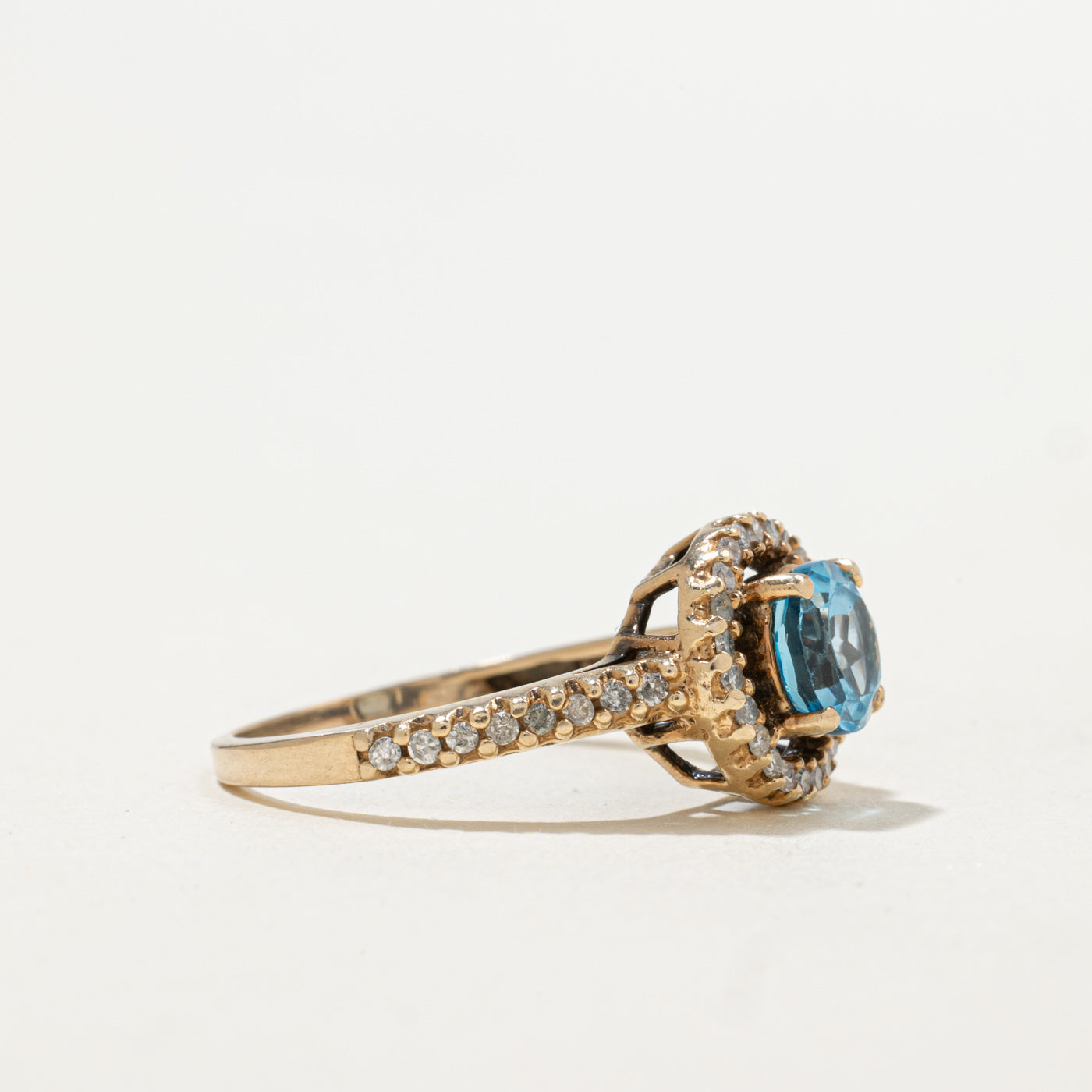 Bague halo flottant en topaze bleue et diamants | 0,92 ct, 0,19 ct au total | Taille 6,5