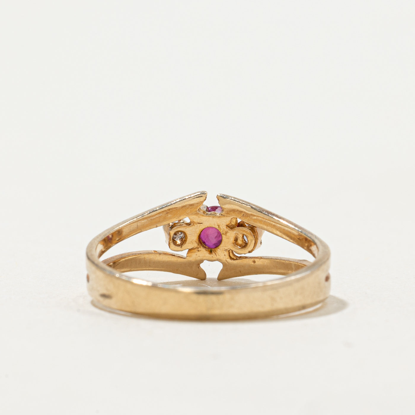 Bague à anneau ouvert conique en rubis et diamants | Taille 4,25