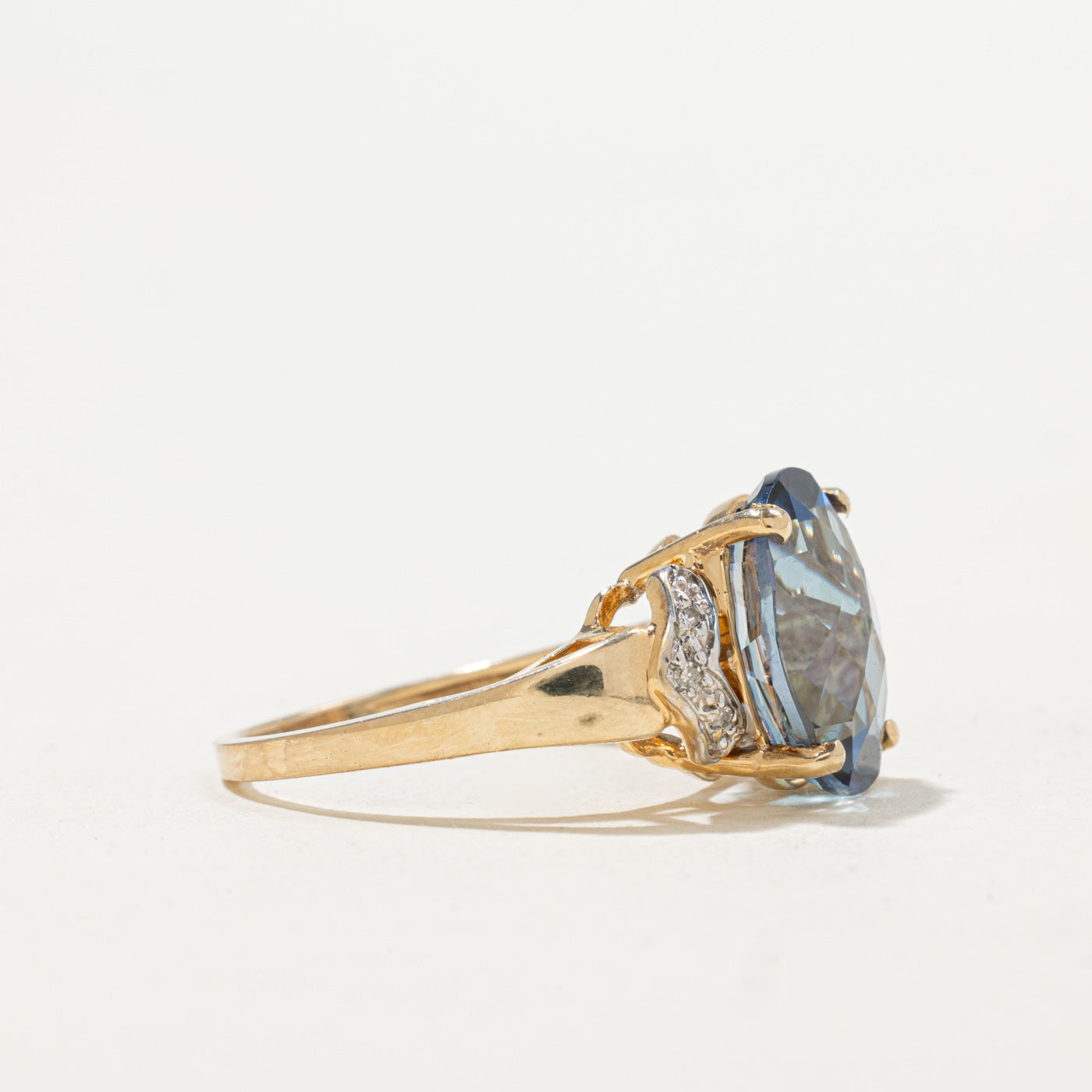 Bague en topaze bleue taille damier et diamants | 5,50 ct, 0,03 ct au total | Taille 6,0