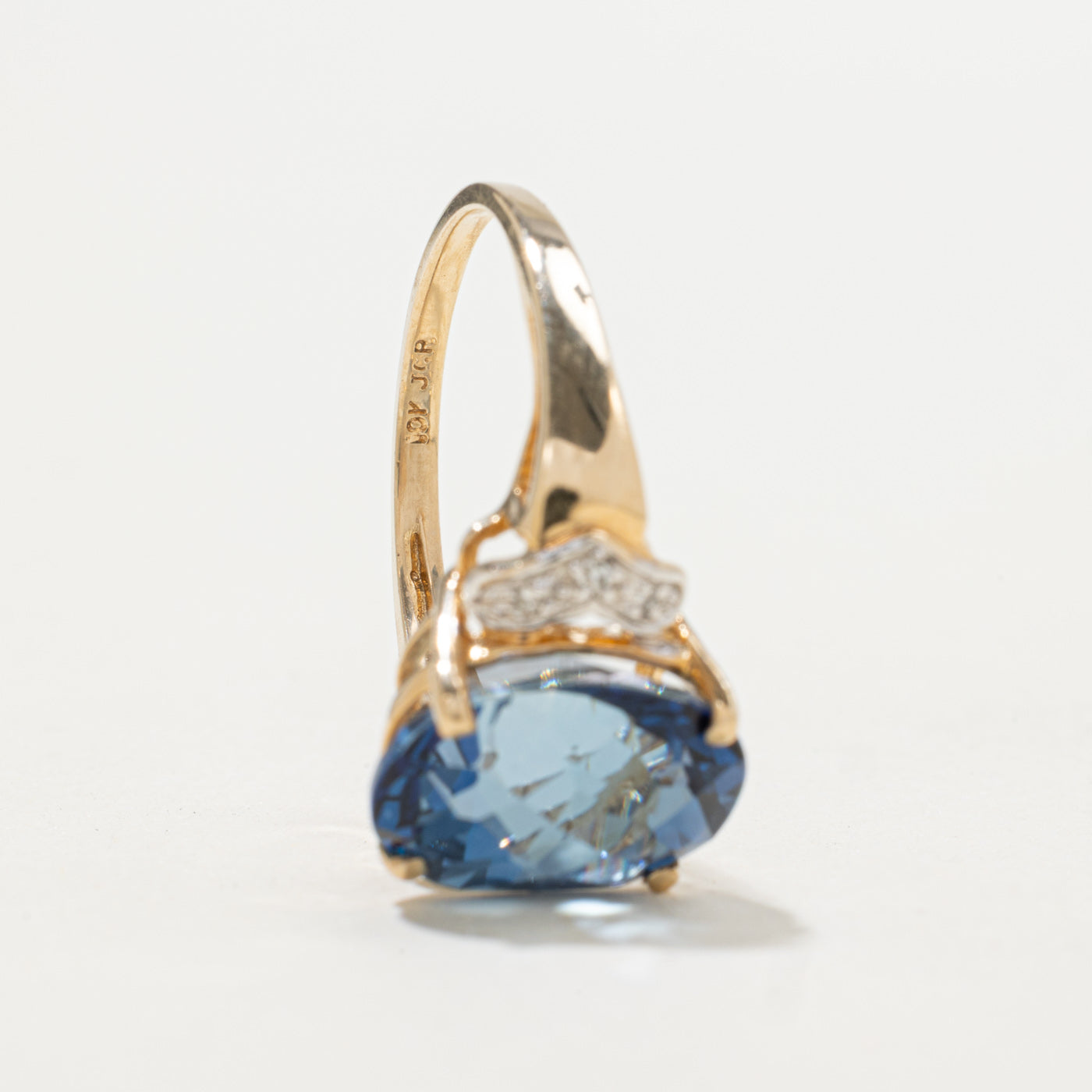 Bague en topaze bleue taille damier et diamants | 5,50 ct, 0,03 ct au total | Taille 6,0