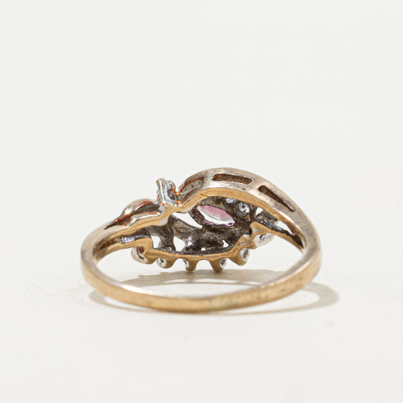 Bague contournée en rubis taille marquise et diamants | Taille 4.0