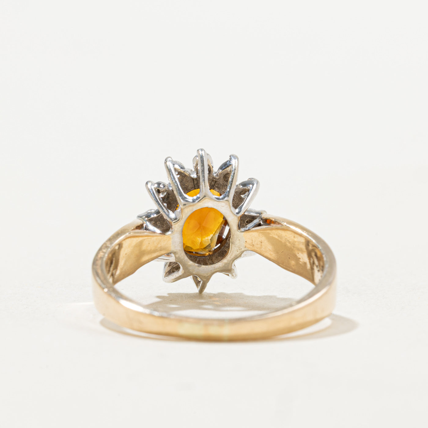 Bague pétale en citrine et diamants | 0,60 ct, 0,06 ct au total | Taille 7,0