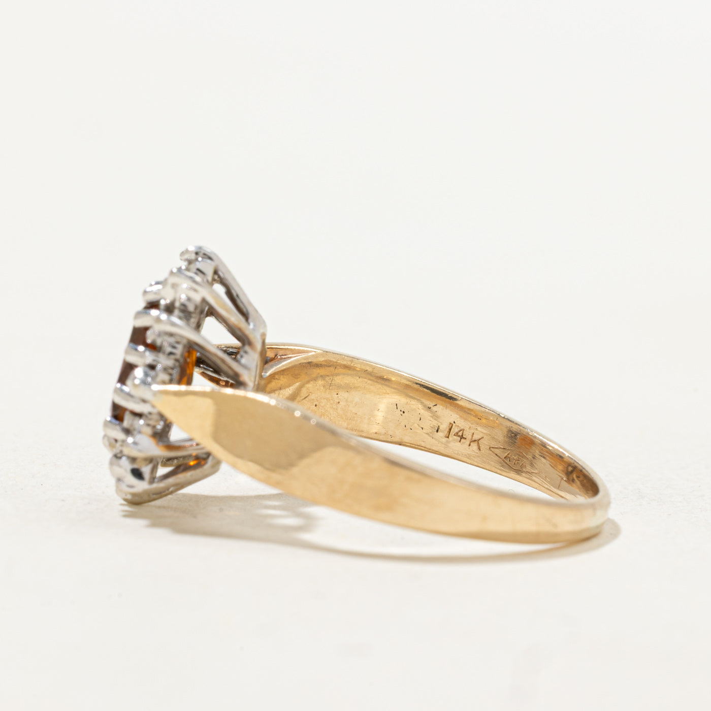 Bague pétale en citrine et diamants | 0,60 ct, 0,06 ct au total | Taille 7,0