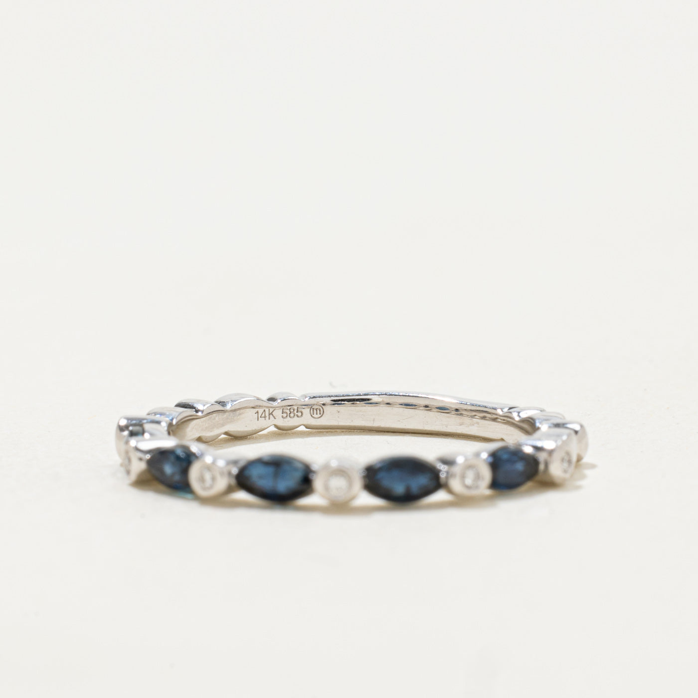 Alliance semi-éternité en saphirs et diamants | 0,40 ct, 0,03 ct | 2,25 mm | Taille 7