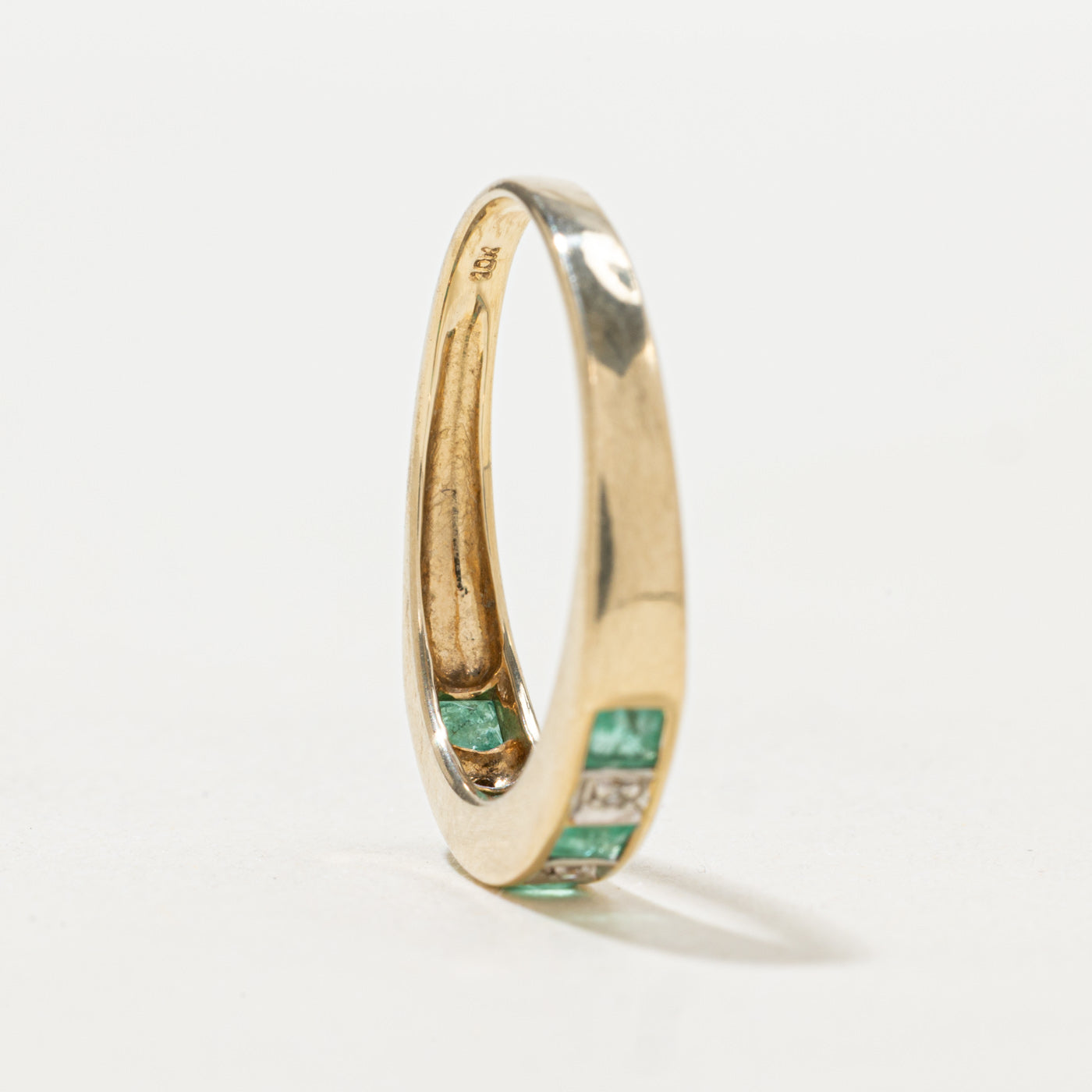 Alliance demi-éternité en émeraude et diamants | Taille 7.0
