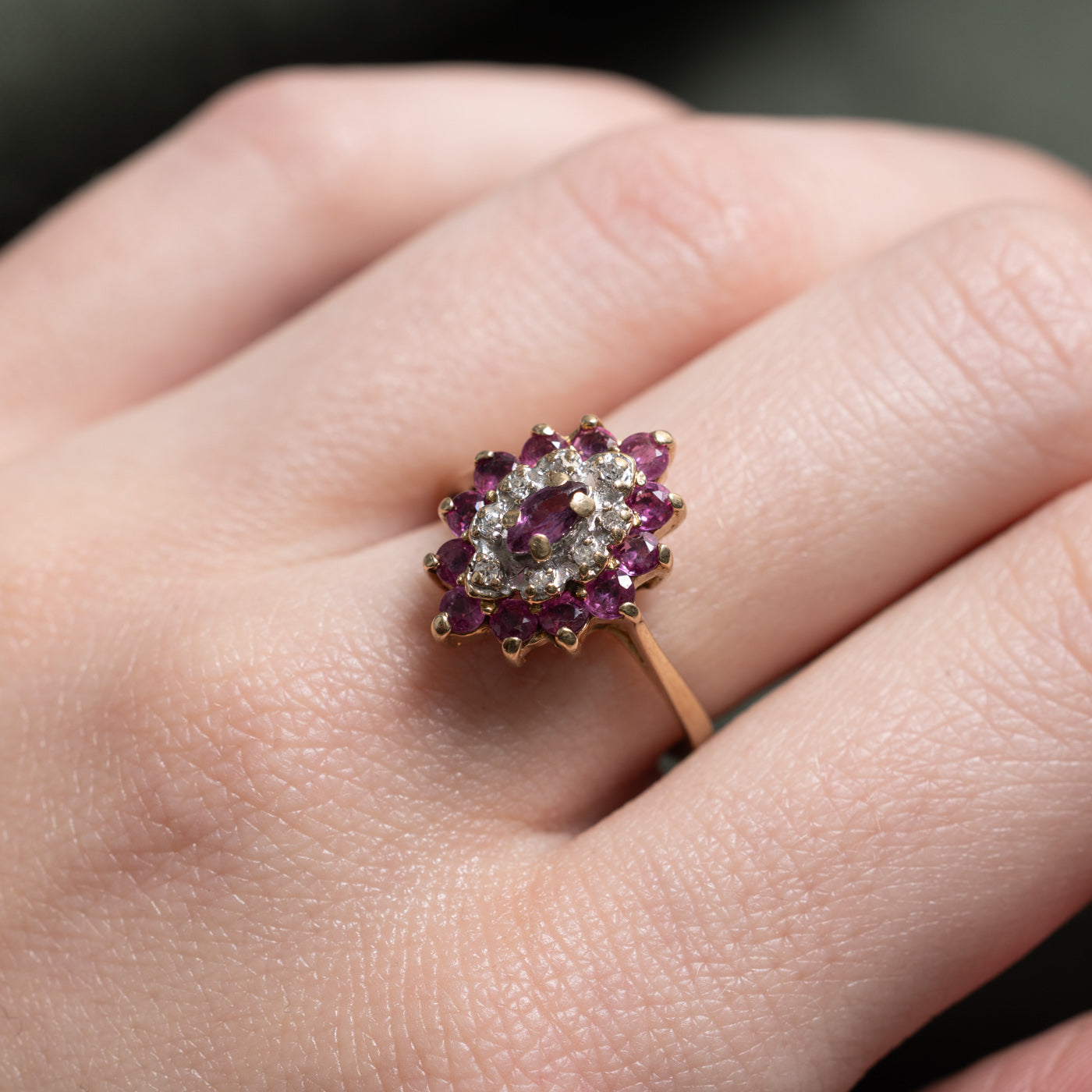 Bague navette sertie de rubis et de diamants | 0,65 ct, 0,04 ct | Taille 8,25