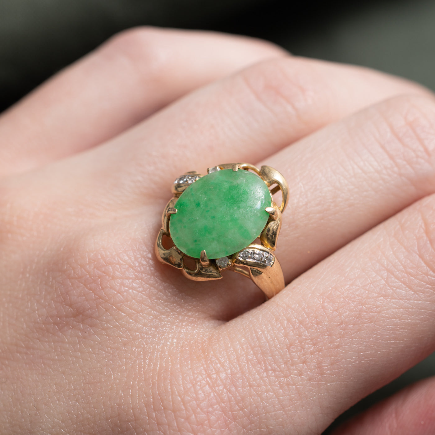 Bague cocktail en jade taille cabochon et diamants | 3,35 ct, 0,05 ct au total | Taille 8,5