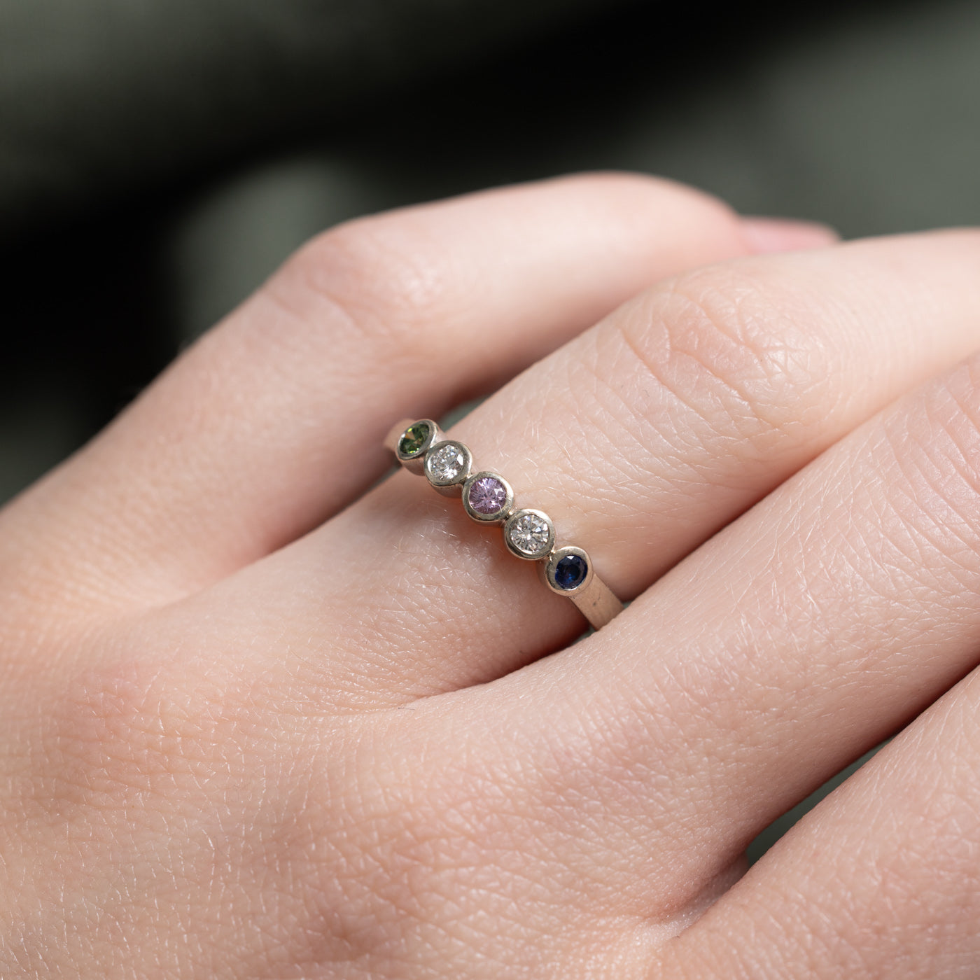 Bague cinq pierres précieuses et diamants | 0,08 ct, 0,15 ct | Taille 5,5