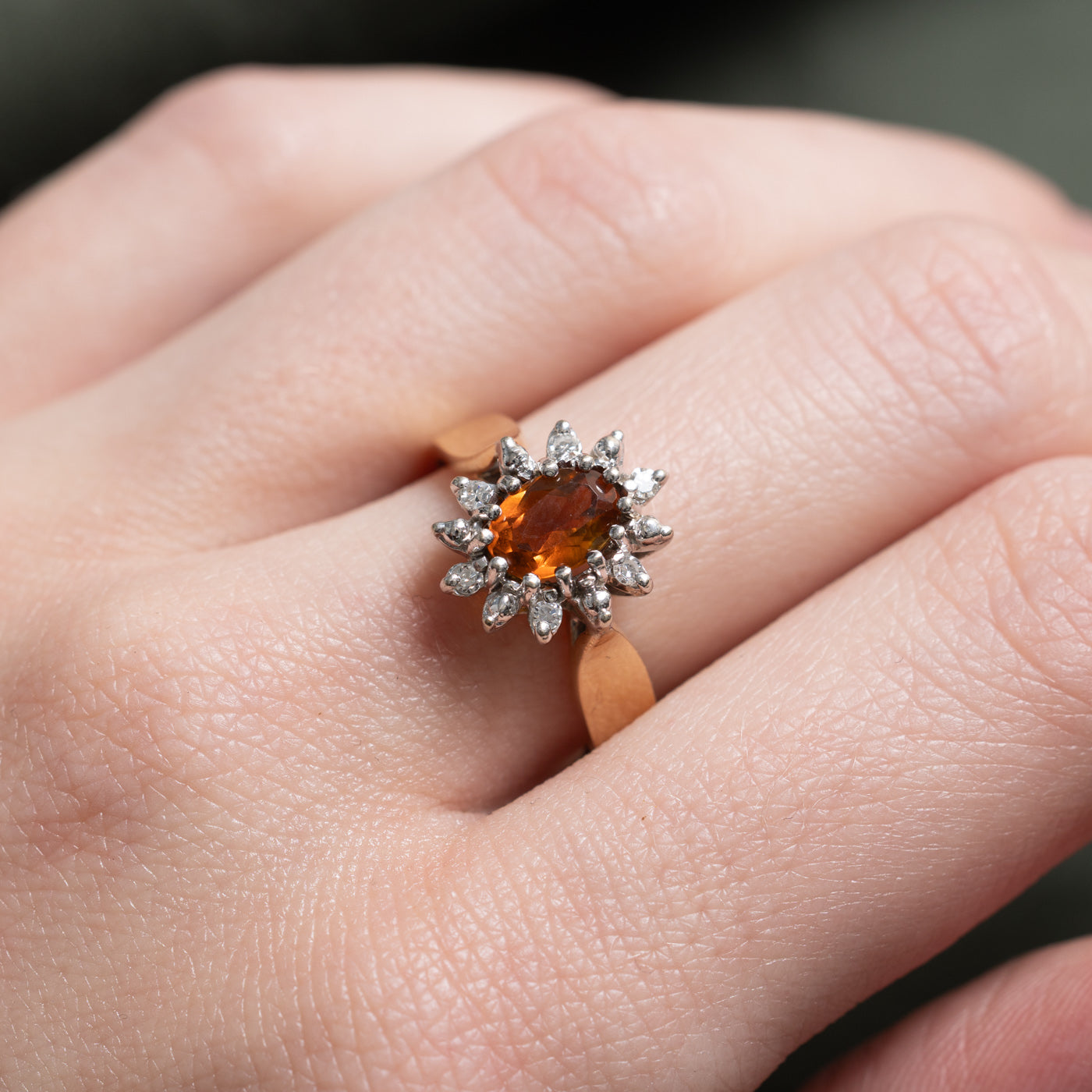 Bague pétale en citrine et diamants | 0,60 ct, 0,06 ct au total | Taille 7,0