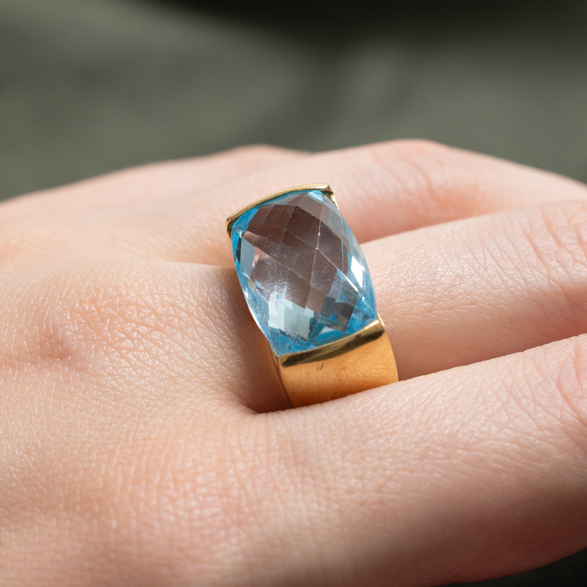 18k East West Cushion Cut Blue Topaz Cocktail Ring | 14.95ct | SZ 8.25