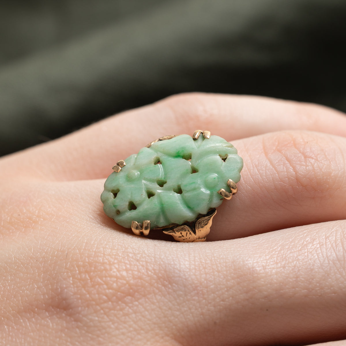 10k Solitaire Jadeite Engraved Floral Cocktail Ring | 7.50ct | SZ 5.75
