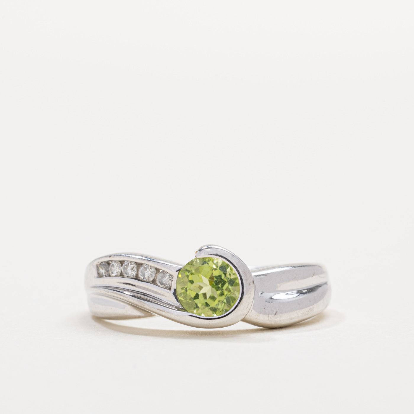 10K Semi Bezel Round Cut Peridot & Diamond Crossover Ring | SZ 6.5