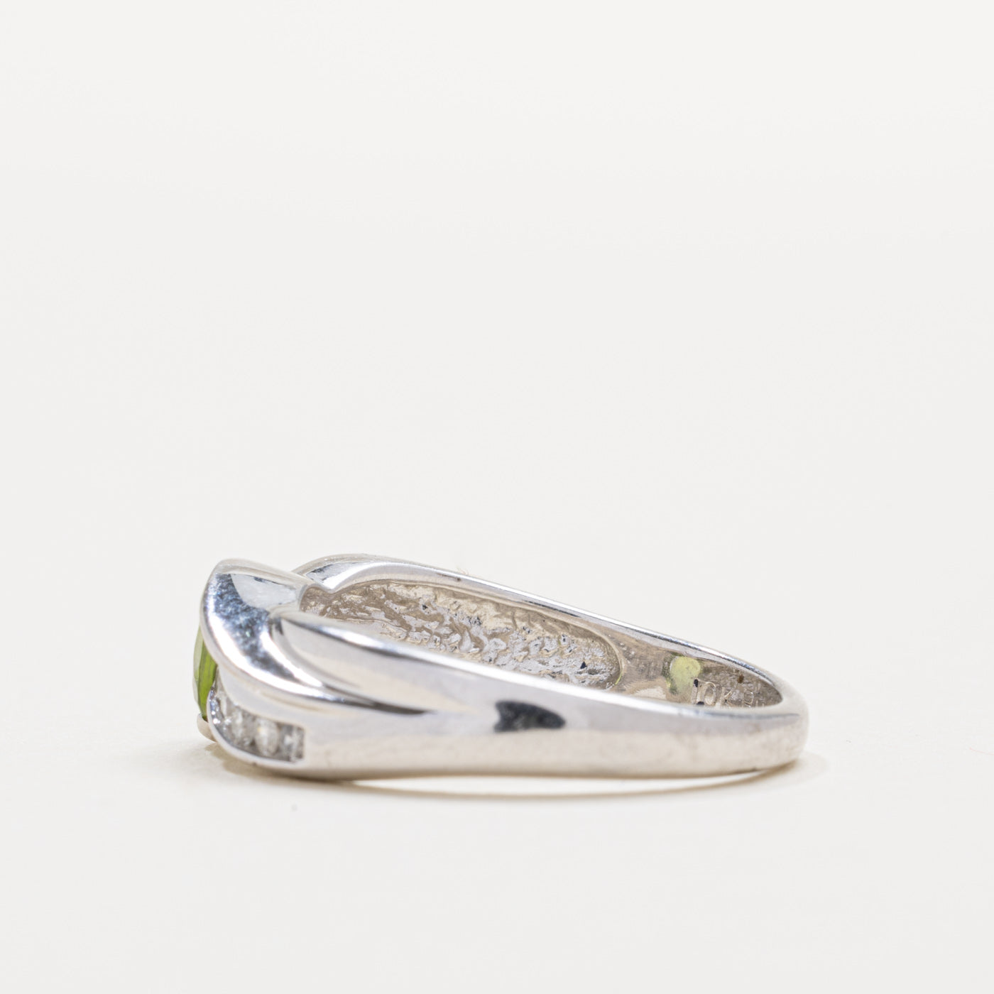 10K Semi Bezel Round Cut Peridot & Diamond Crossover Ring | SZ 6.5