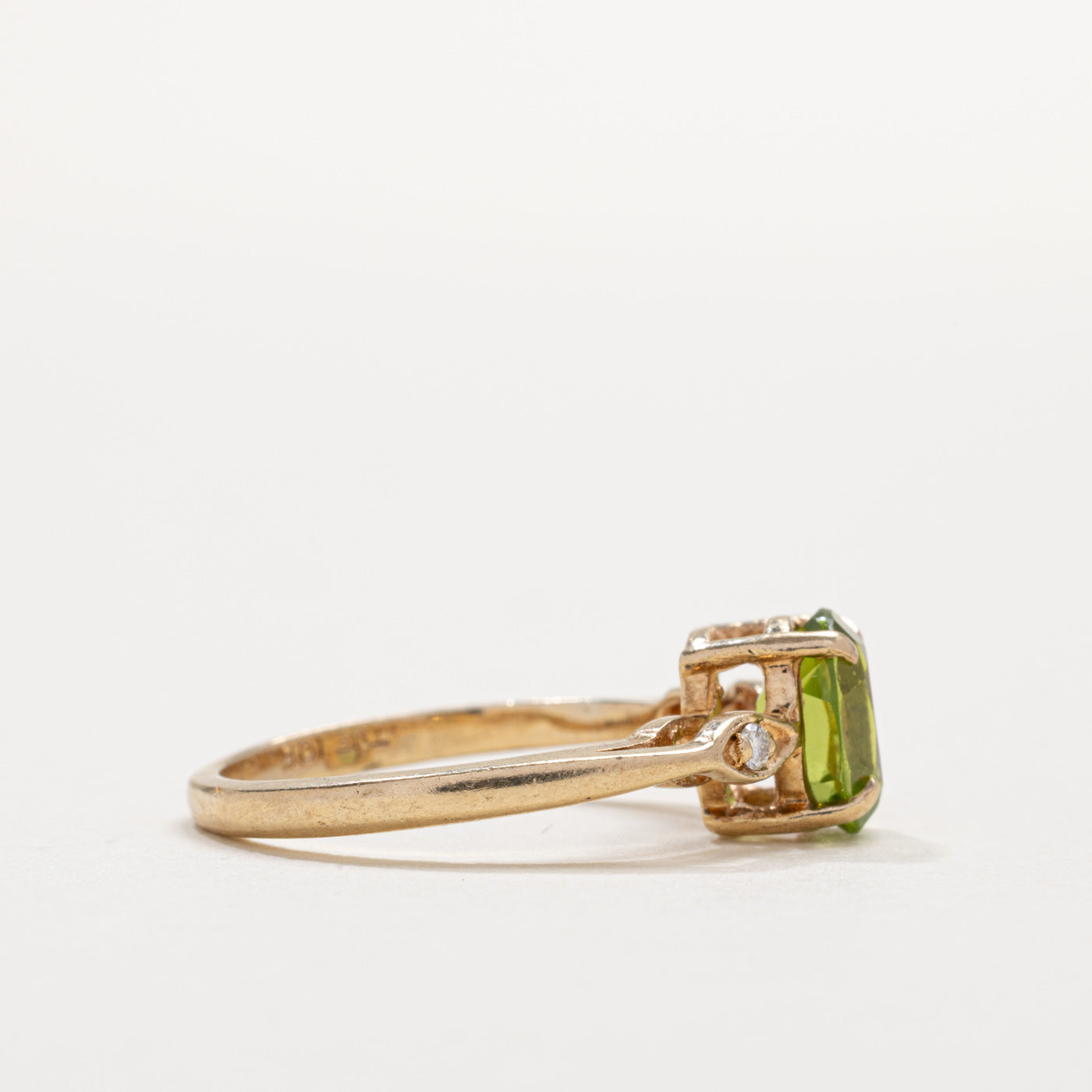 10K Oval Cut Peridot & Diamond Accented Ring | SZ 6.75