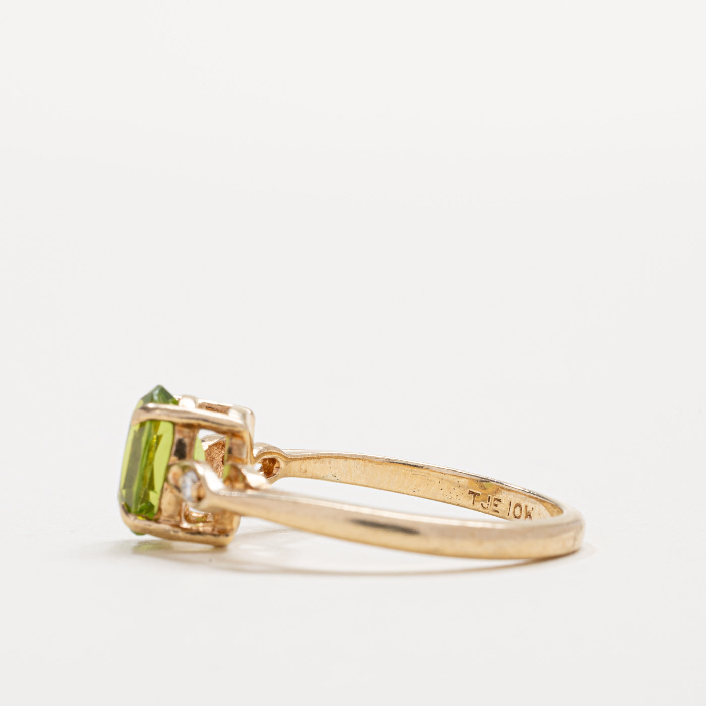 10K Oval Cut Peridot & Diamond Accented Ring | SZ 6.75