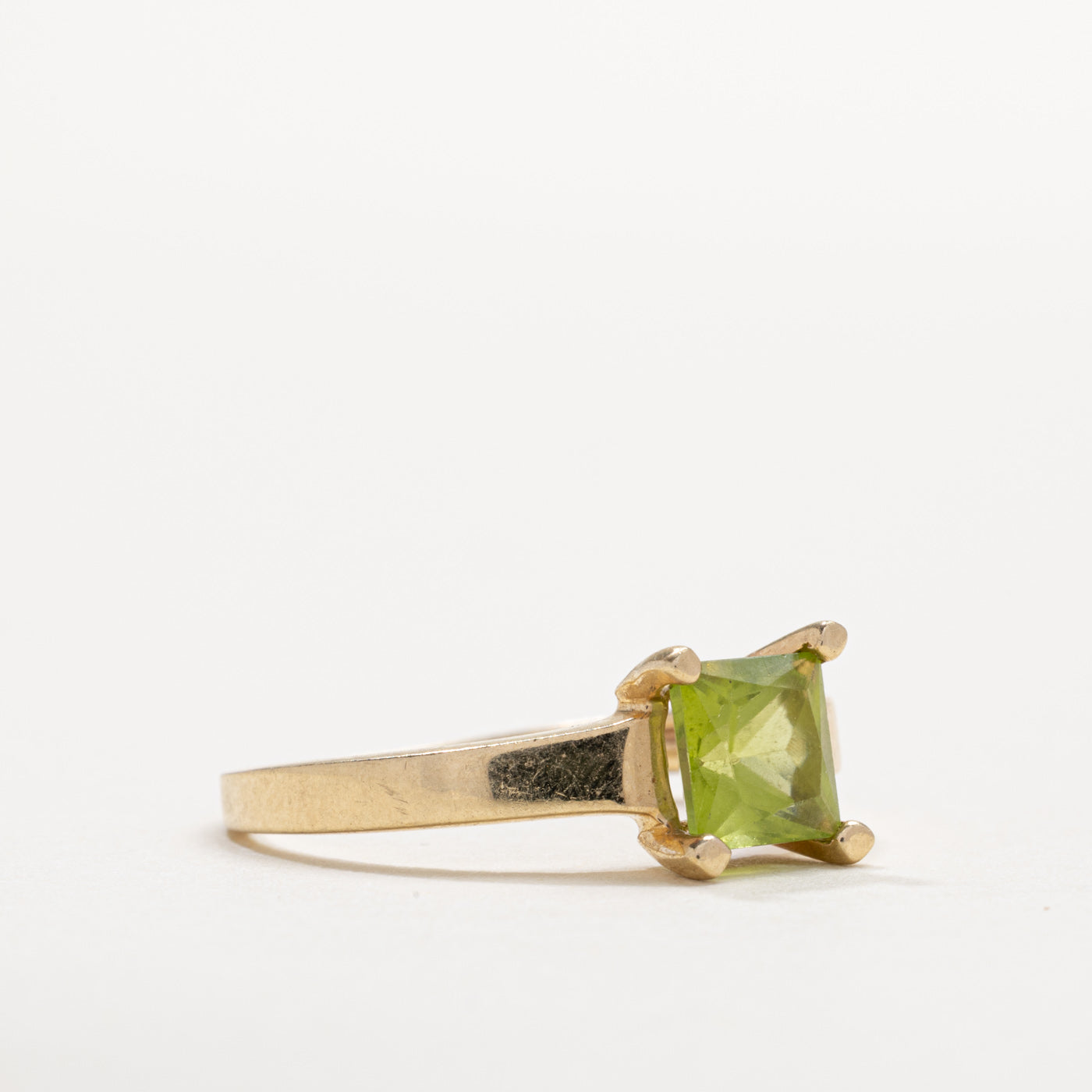 10K Solitaire Princess Cut Peridot Ring | SZ 8.0