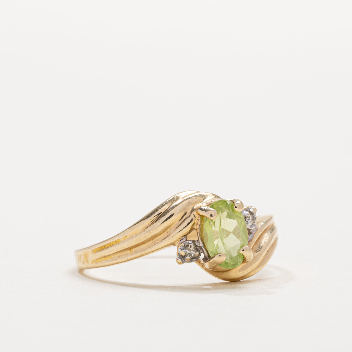 10K Oval Cut Peridot & Diamond Grooved Bypass Ring | SZ 6.25