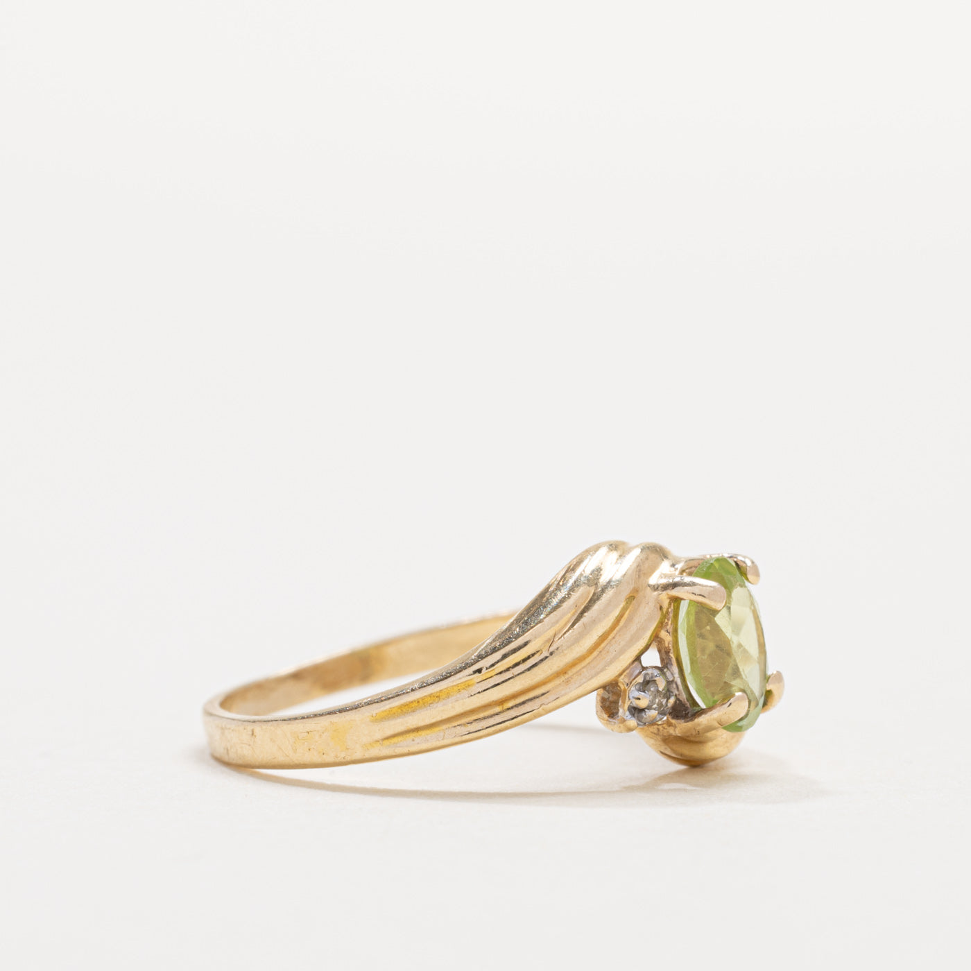 10K Oval Cut Peridot & Diamond Grooved Bypass Ring | SZ 6.25