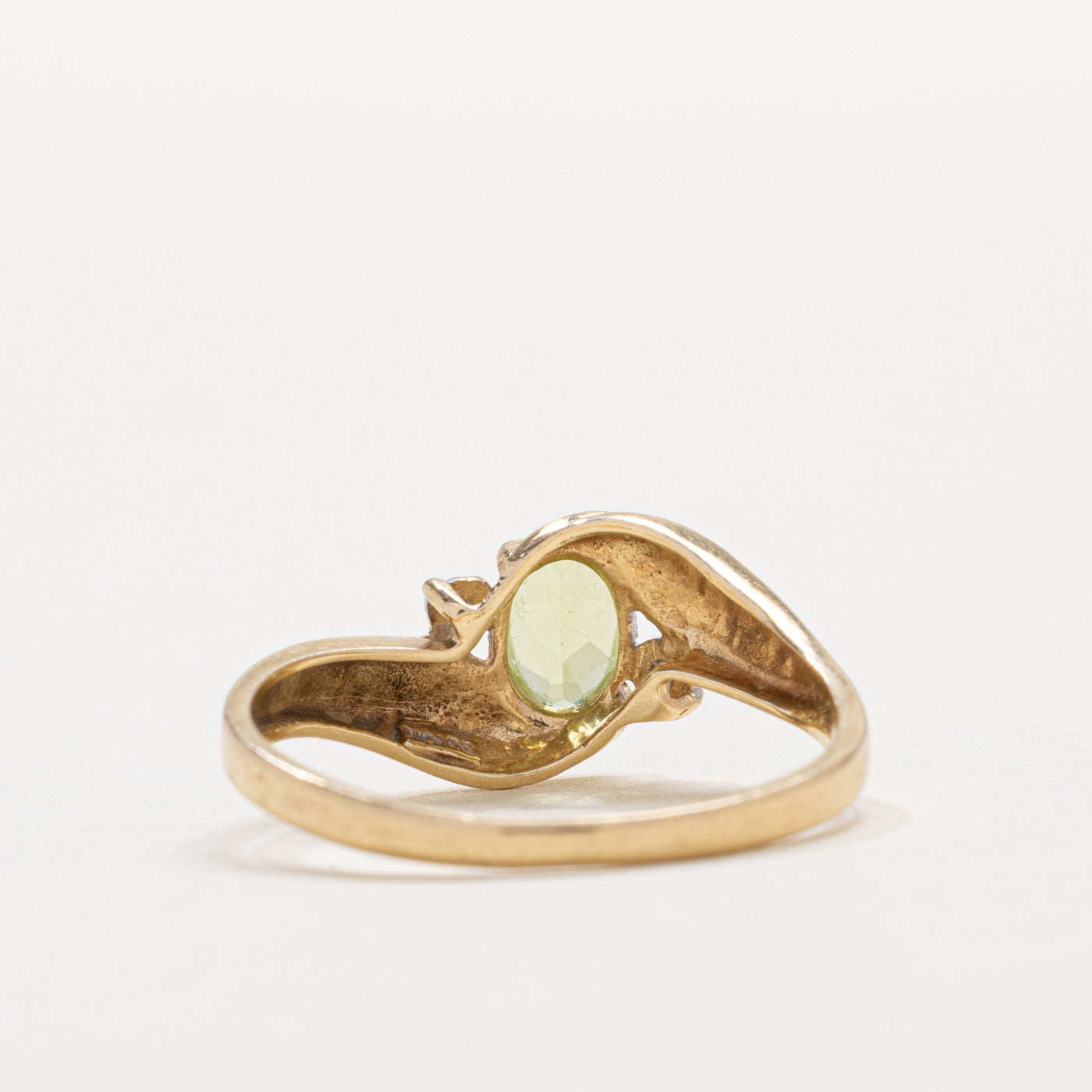 10K Oval Cut Peridot & Diamond Grooved Bypass Ring | SZ 6.25