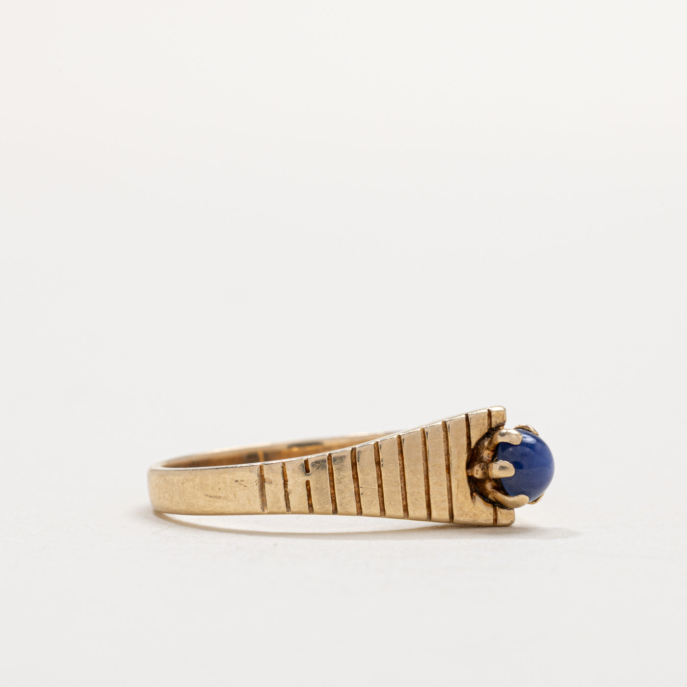 14K Synthetic Star Sapphire Fluted Ring | SZ 6.5