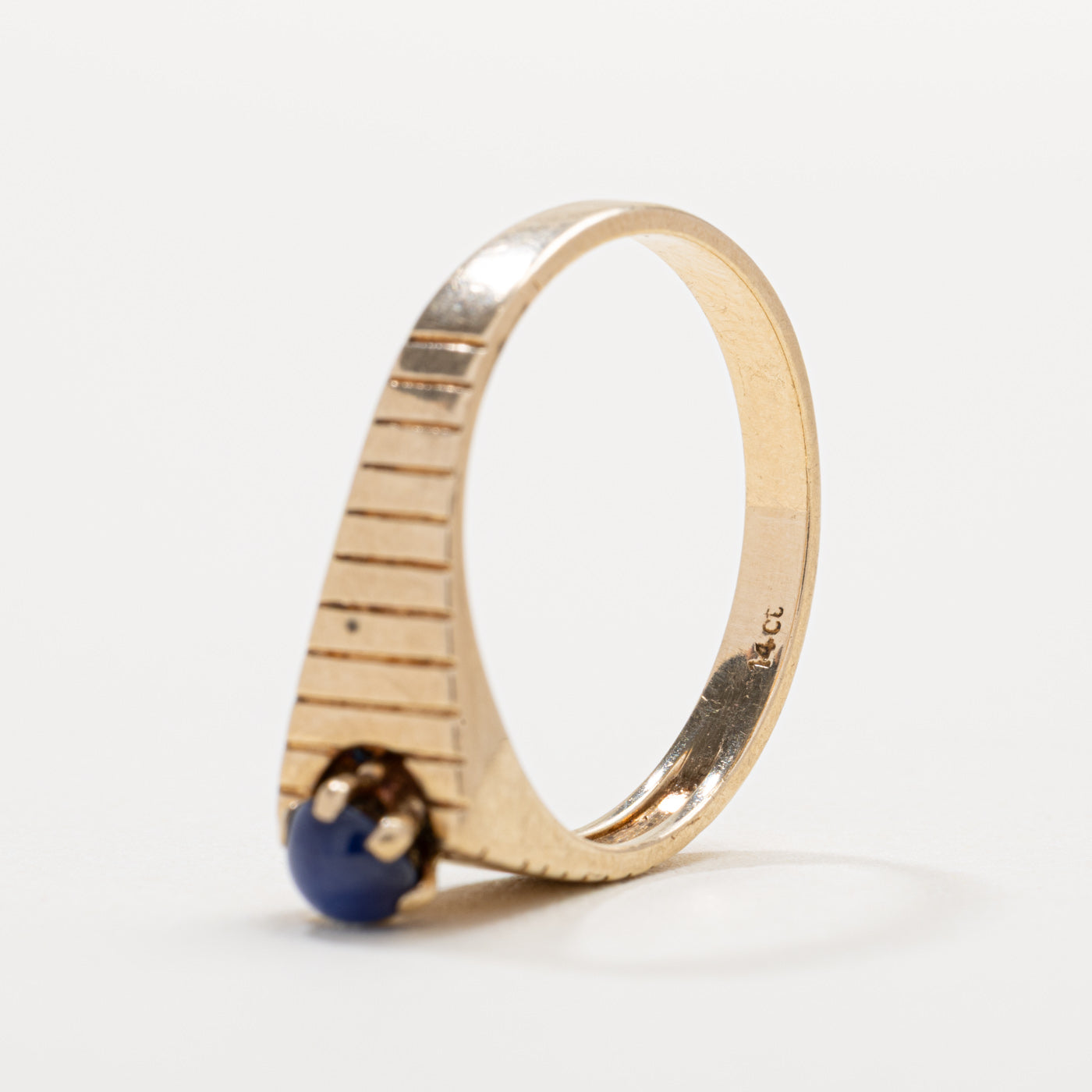 14K Synthetic Star Sapphire Fluted Ring | SZ 6.5