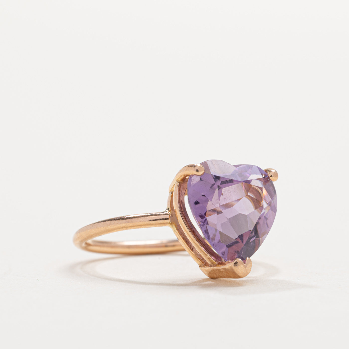 Bague solitaire en or 14 carats avec améthyste taille cœur | Taille 2,5