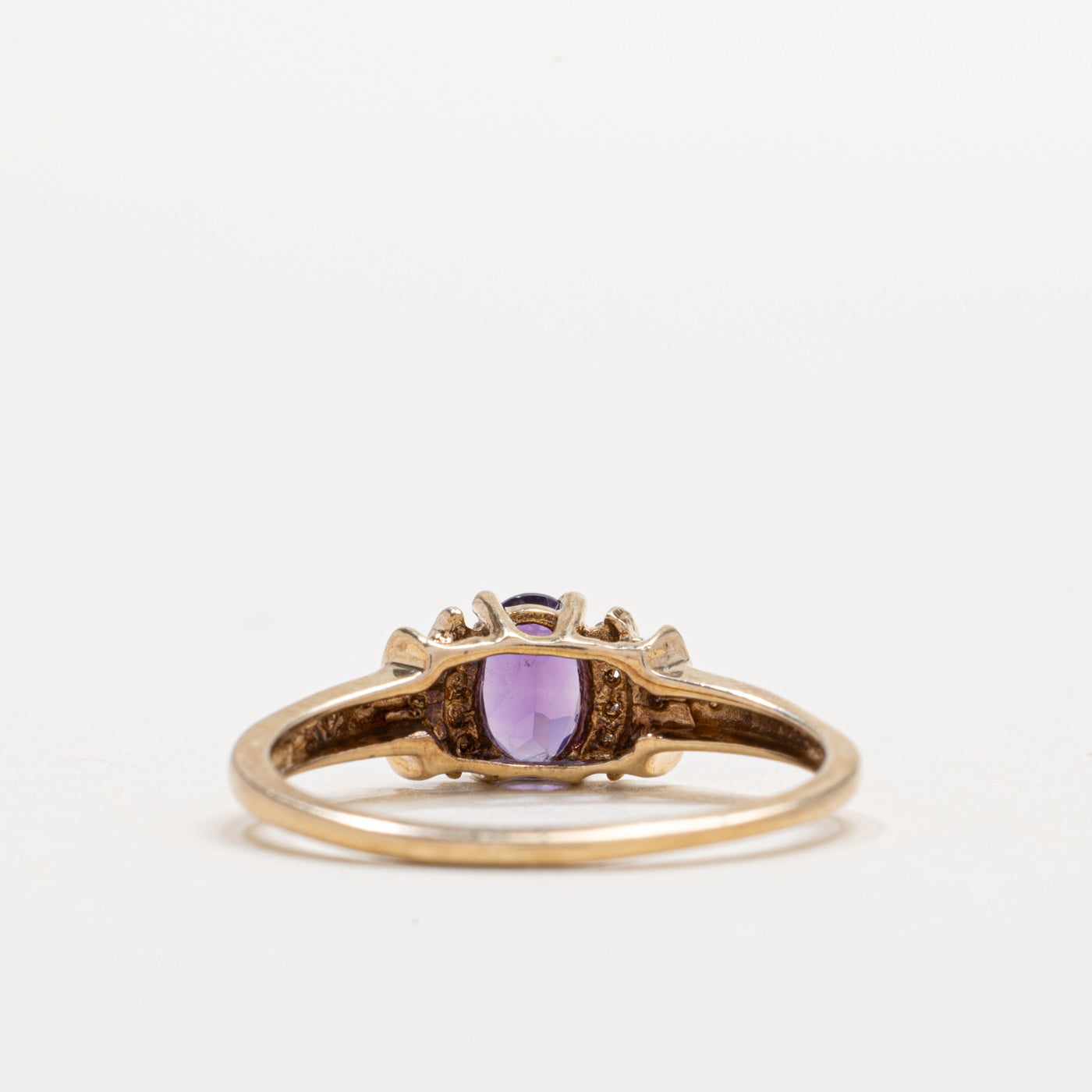 Bague ovale en or 10 carats ornée d'une améthyste et de diamants | Taille 7.0