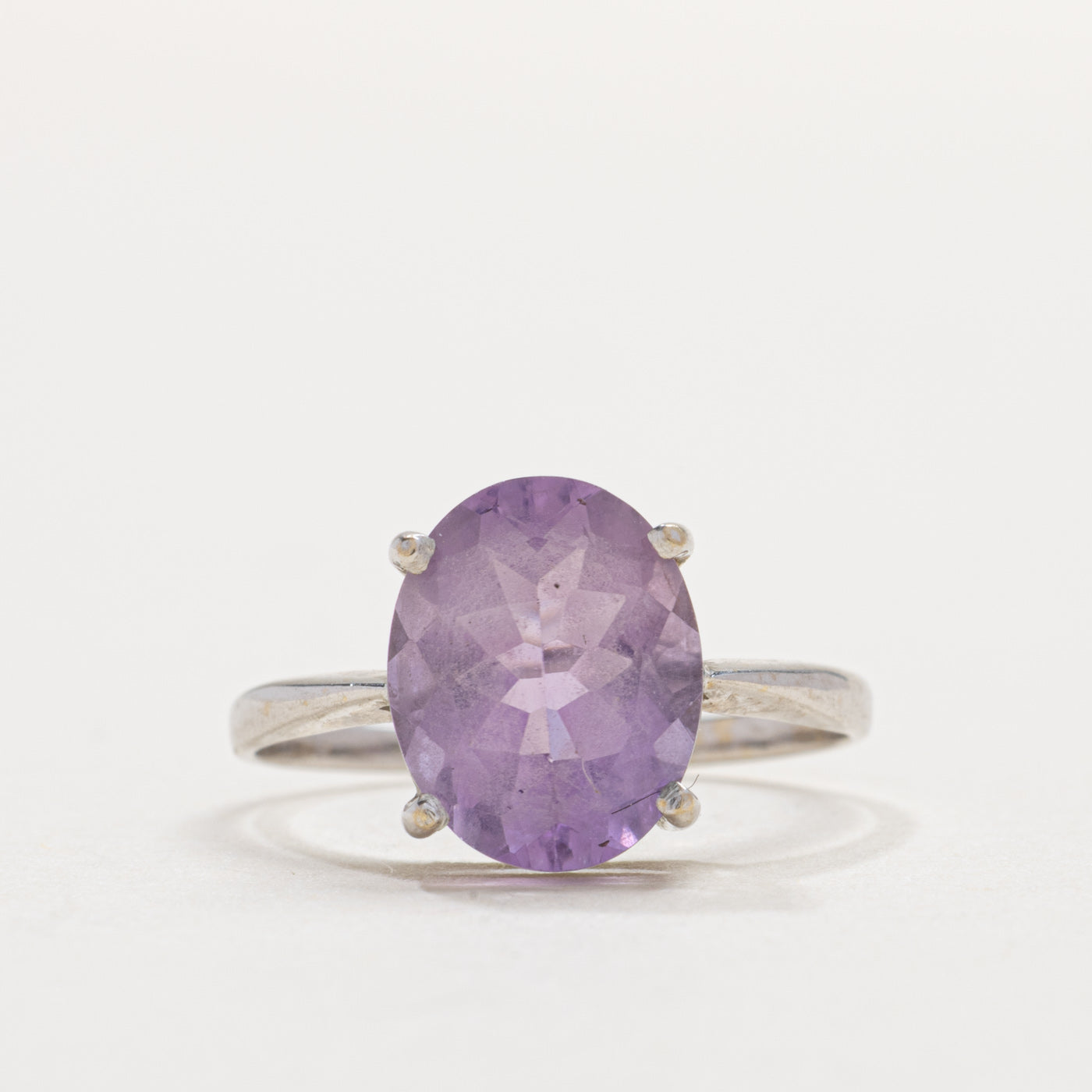 18K Solitaire Oval Cut Amethyst Ring | SZ 5.5