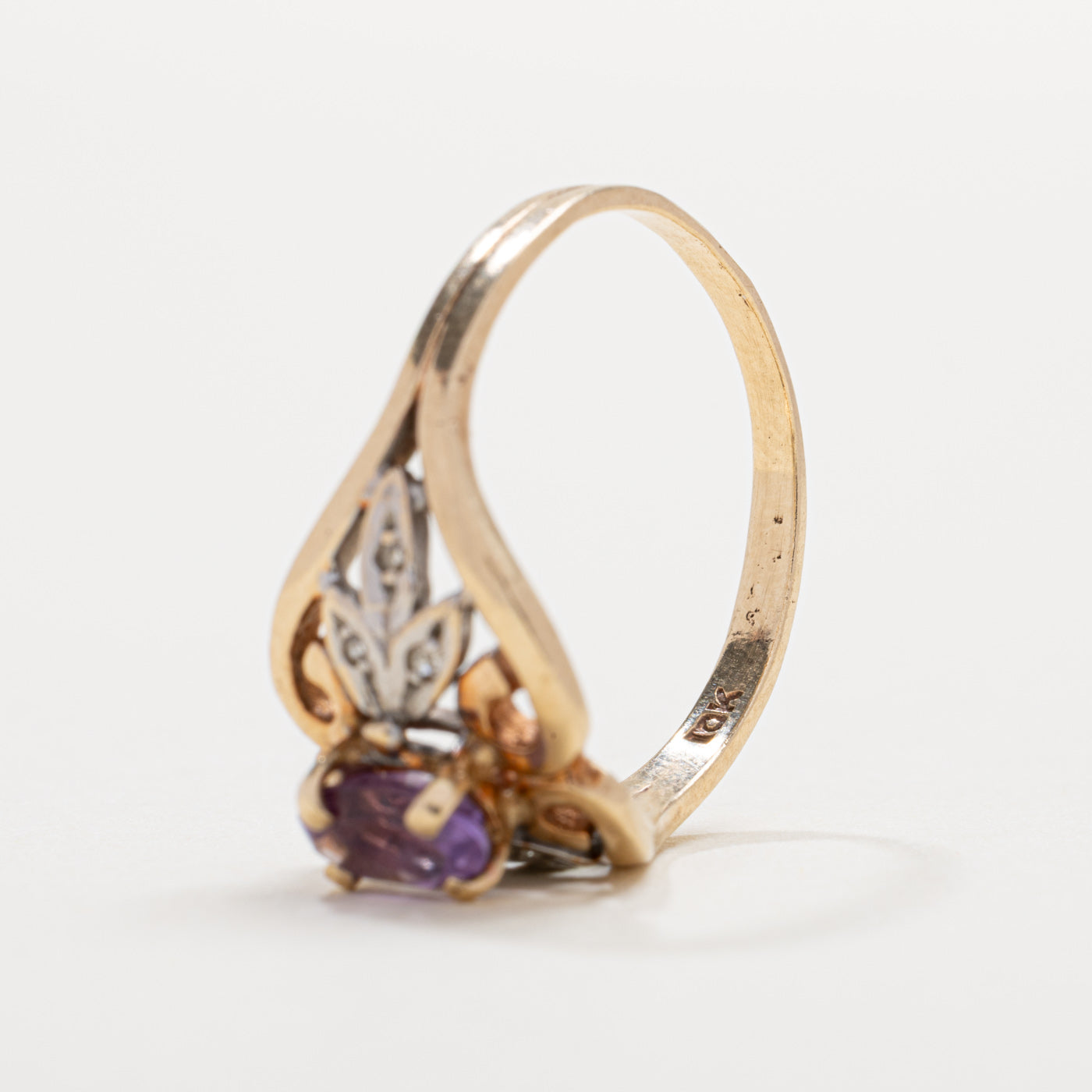 Bague ajourée florale en or 10 carats avec améthyste ovale et diamants | Taille 7.0