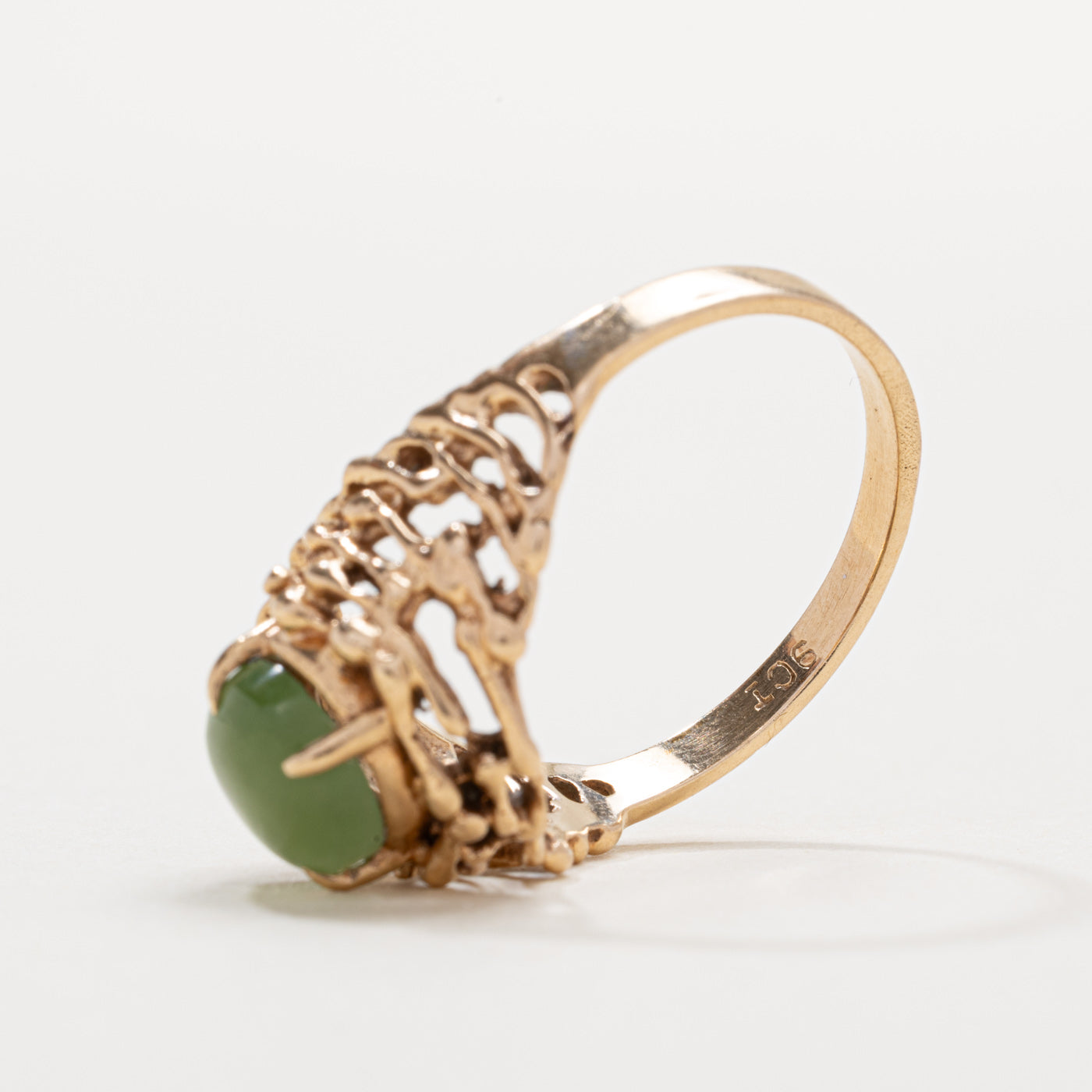 9K Solitaire Cabochon Nephrite Jade Openwork Ring | SZ 7.5