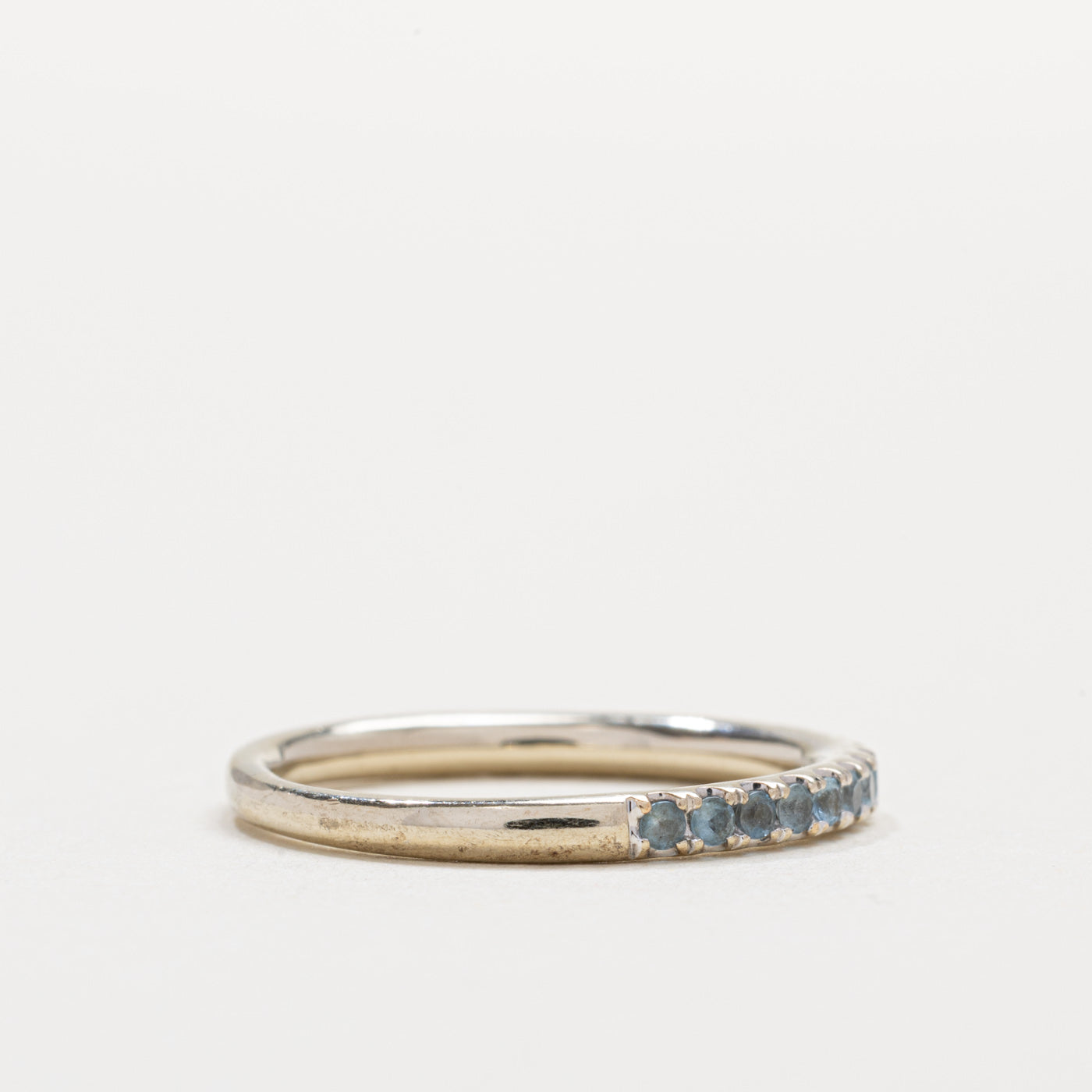 Alliance semi-éternité en or 14 carats avec aigue-marine taille ronde | 2,10 mm | Taille 5,5