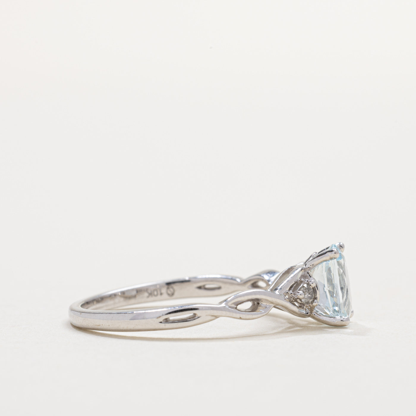10K Oval Cut Aquamarine & Diamond Crossover Ring | SZ 7.0