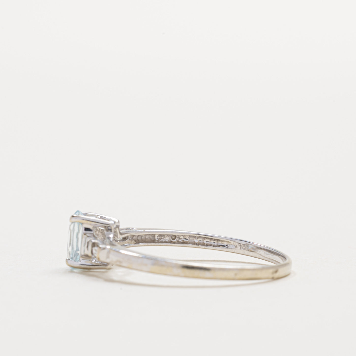 10K Oval Cut Aquamarine & Diamond Accented Ring | SZ 7.0