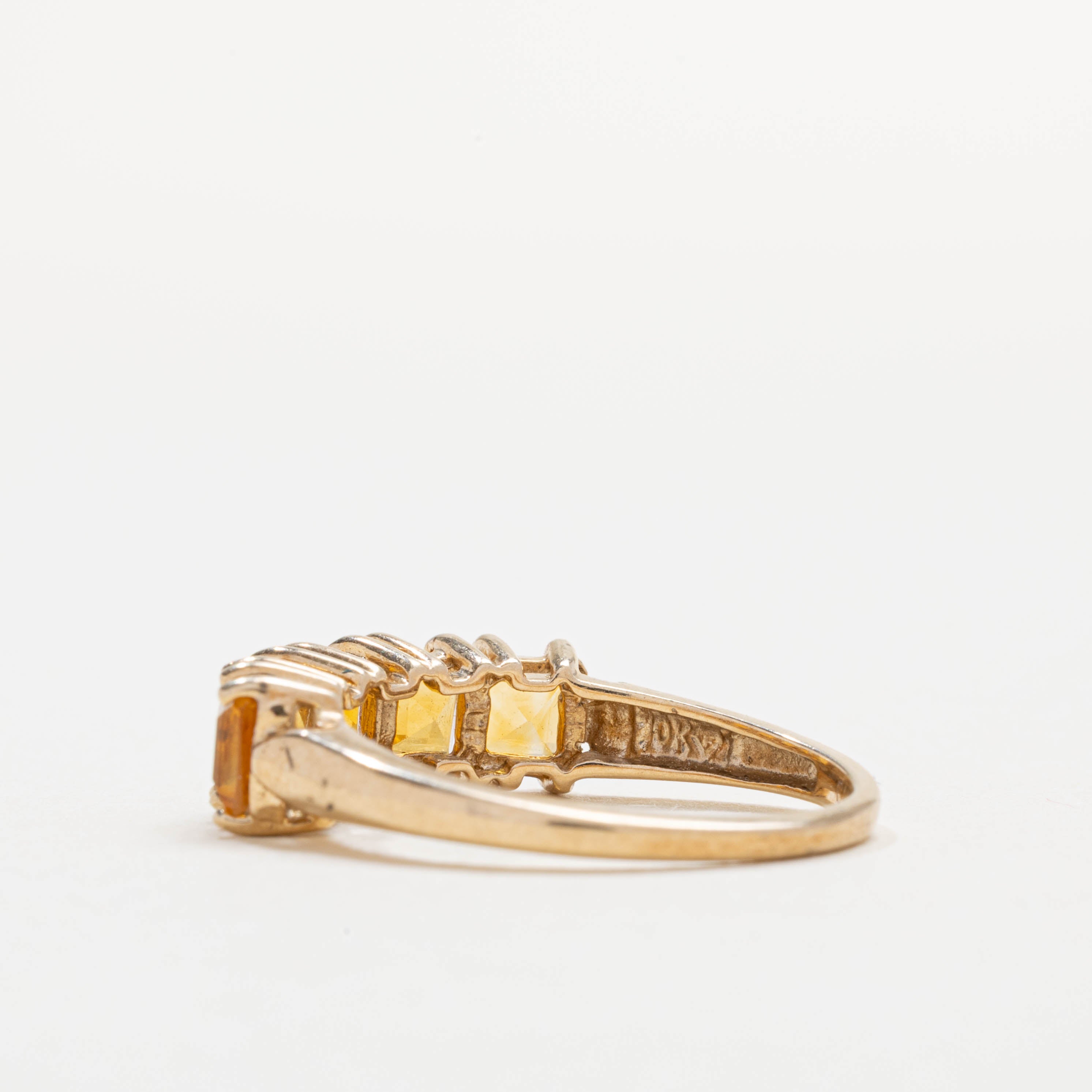 Bague en or 10 carats sertie de cinq pierres de citrine taille graduée | Taille 7.0