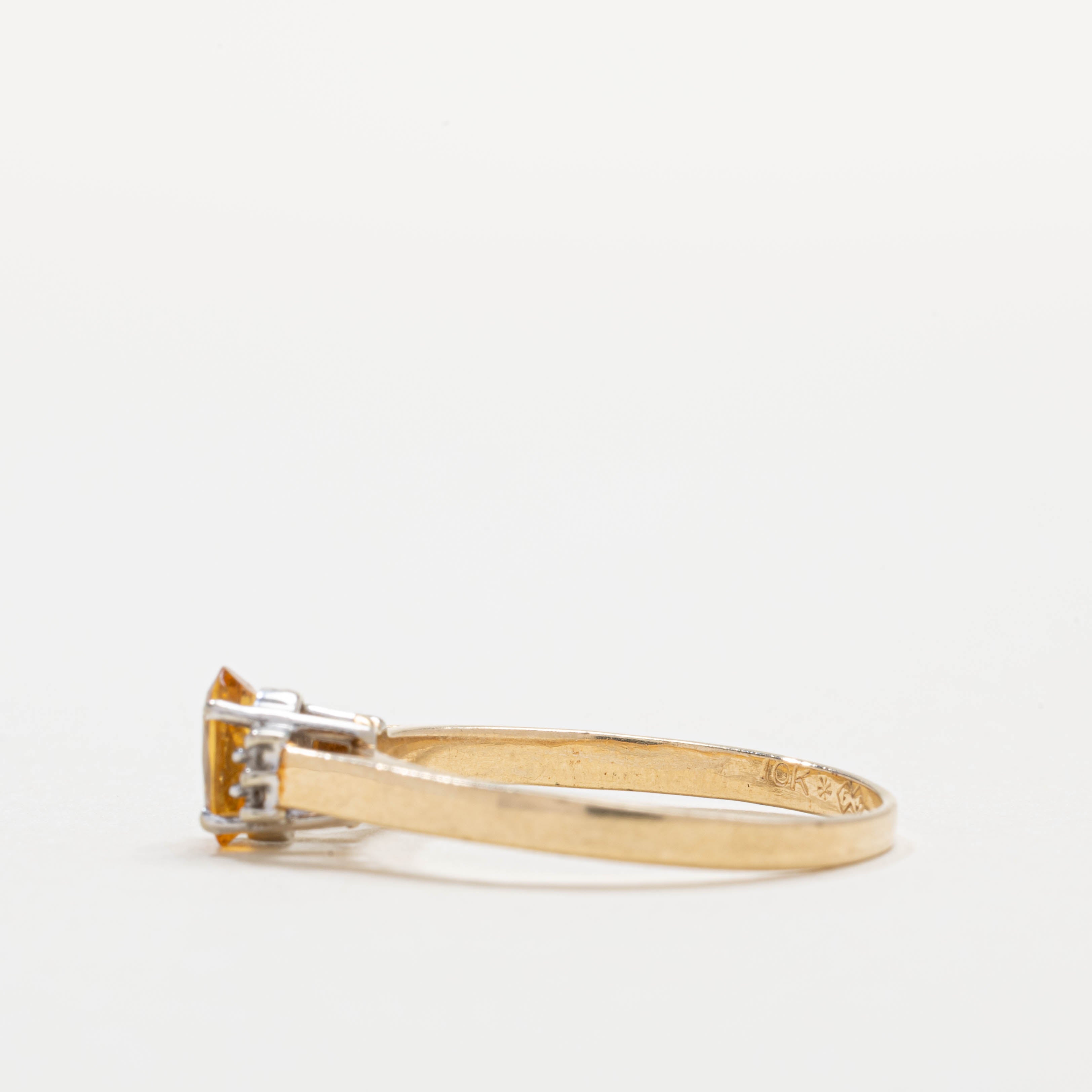 Bague en or 10 carats ornée d'une citrine ovale et de diamants | Taille 6,5