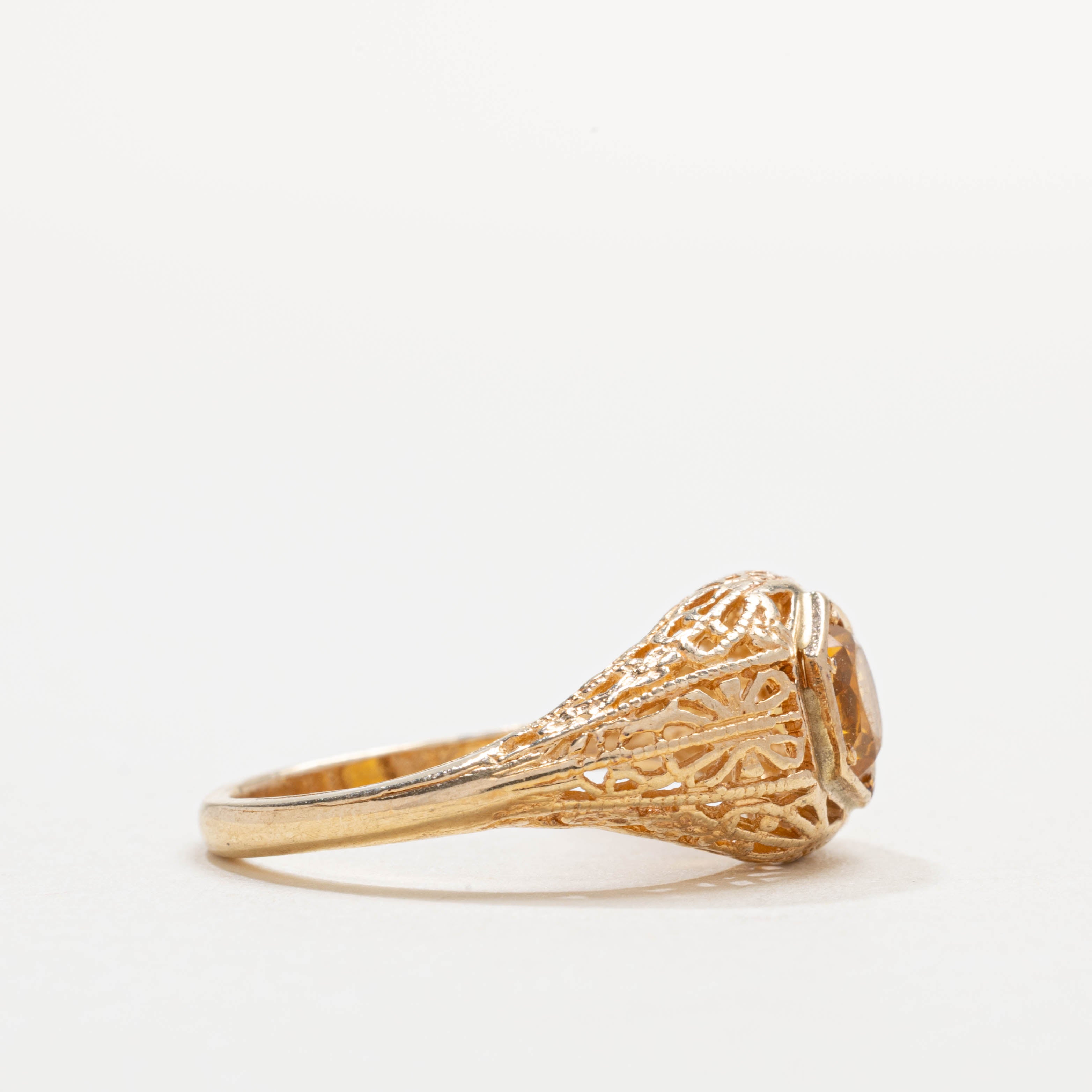 Bague solitaire en citrine ajourée en forme de dôme, ornée d'un diamant solitaire en or 14 carats | Taille 6.0