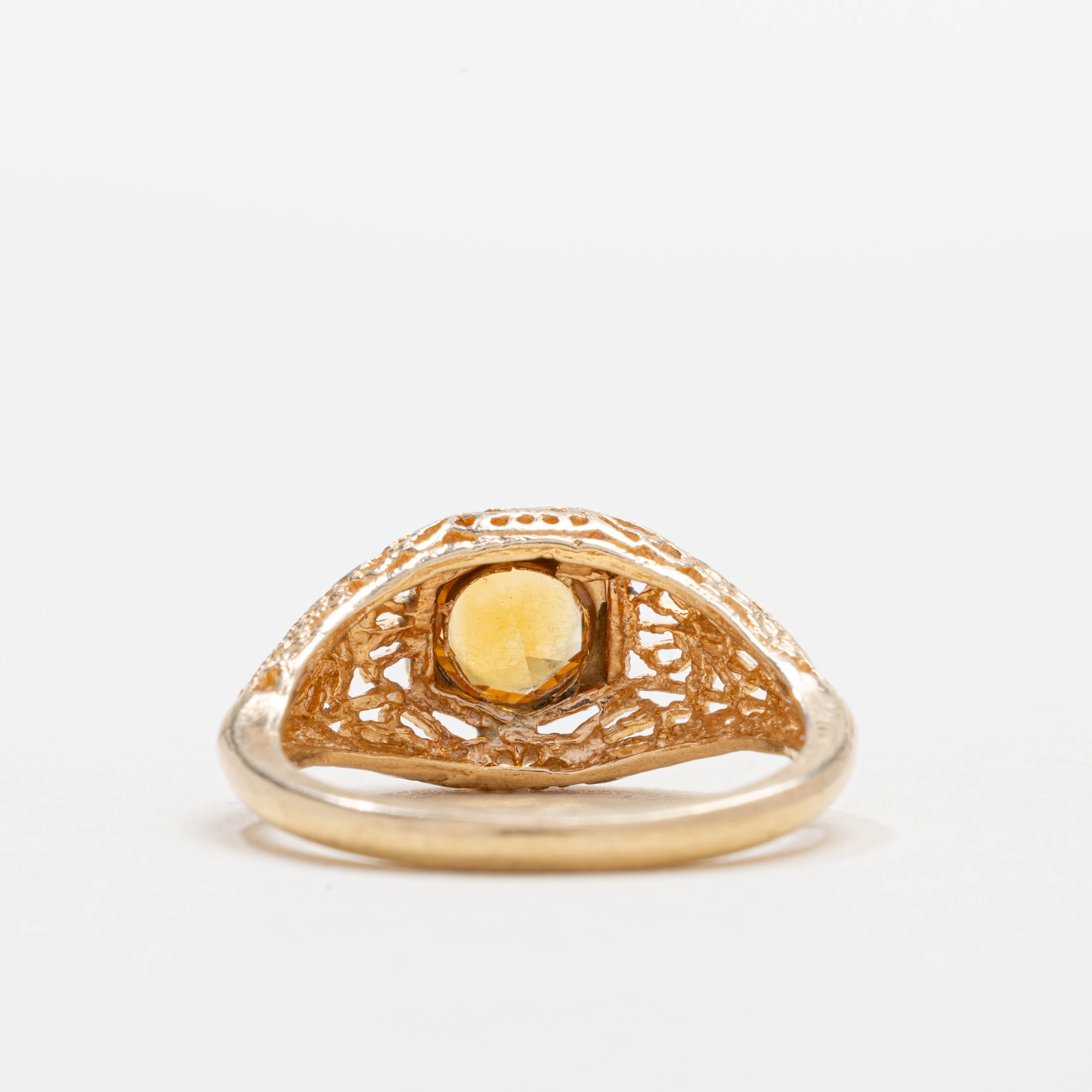 Bague solitaire en citrine ajourée en forme de dôme, ornée d'un diamant solitaire en or 14 carats | Taille 6.0