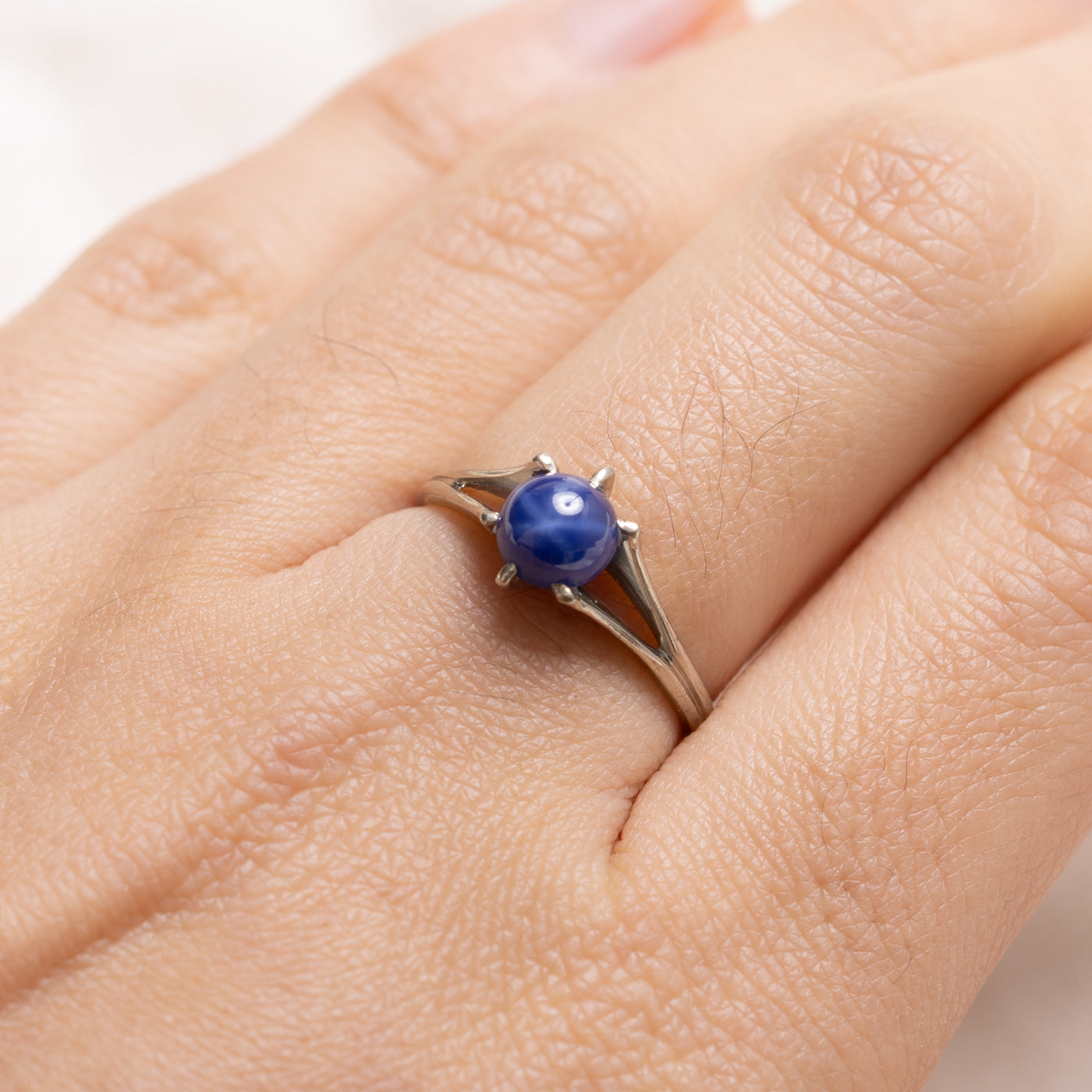 10K Cabochon Synthetic Star Sapphire Ring | SZ 7.0