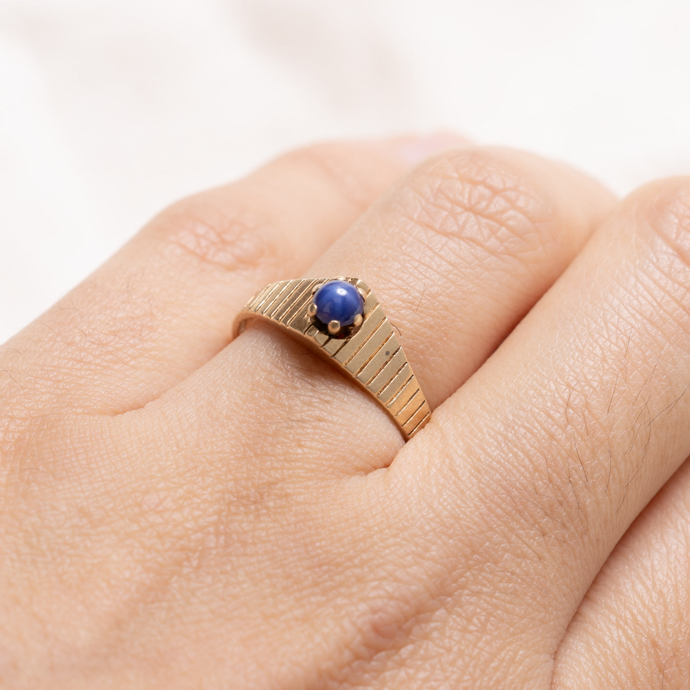 14K Synthetic Star Sapphire Fluted Ring | SZ 6.5