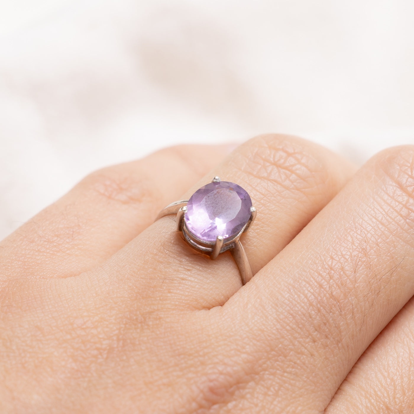 18K Solitaire Oval Cut Amethyst Ring | SZ 5.5