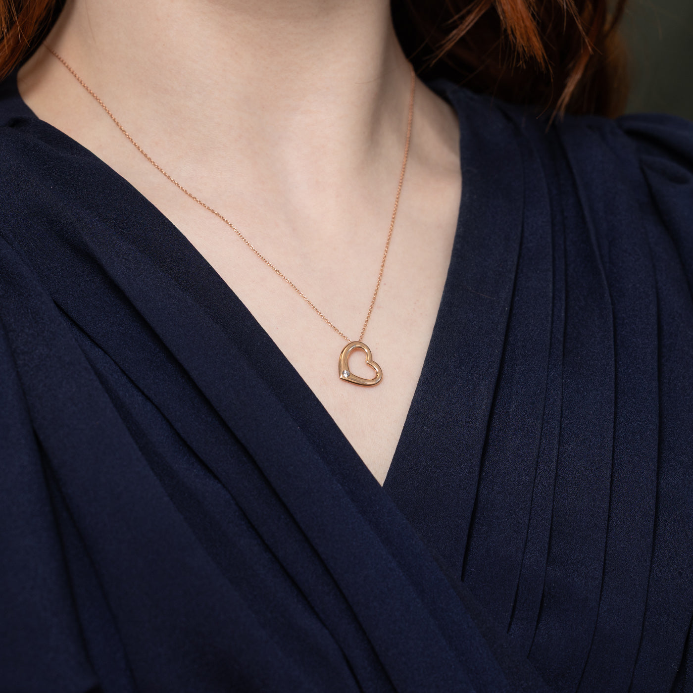 Collier pendentif cœur ouvert en or 10 carats et diamants | 45,7 cm