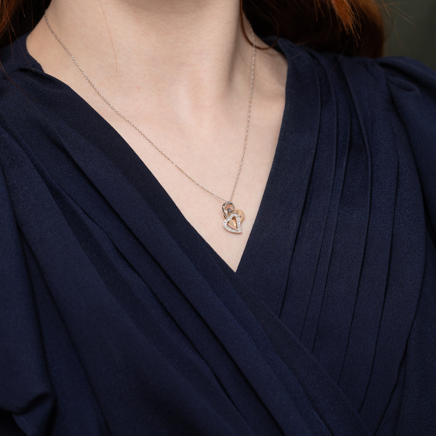 ***PHOTO Collier pendentif cœur en or bicolore 10 carats et diamants | 45,7 cm