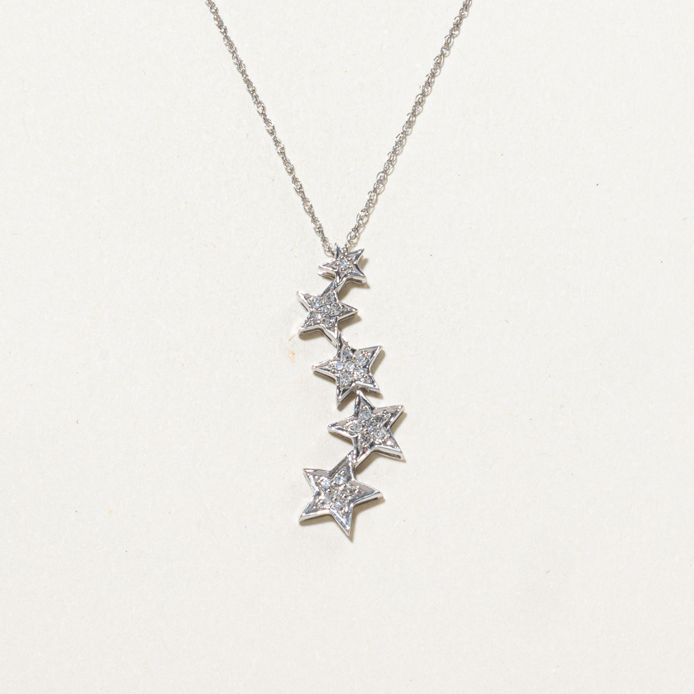 Collier pendentif étoiles en or 10 carats et diamants | 45,7 cm