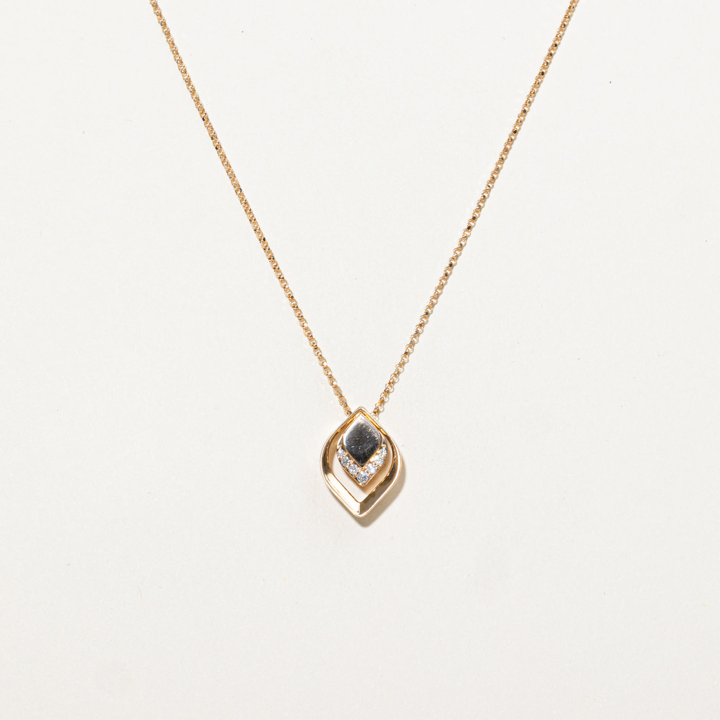 Collier pendentif en or 18 carats avec diamant taille marquise | 45,7 cm