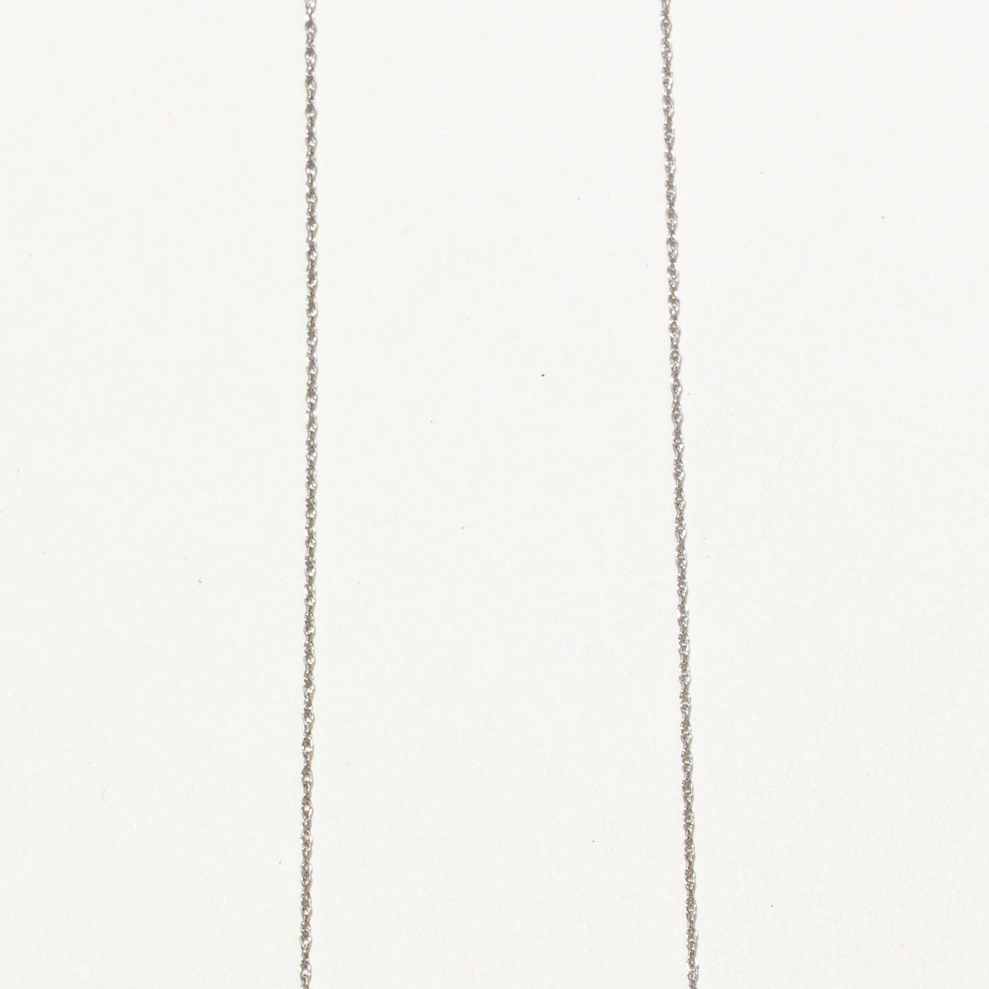 Collier pendentif cœur ouvert en or 10 carats et diamants | 45,7 cm