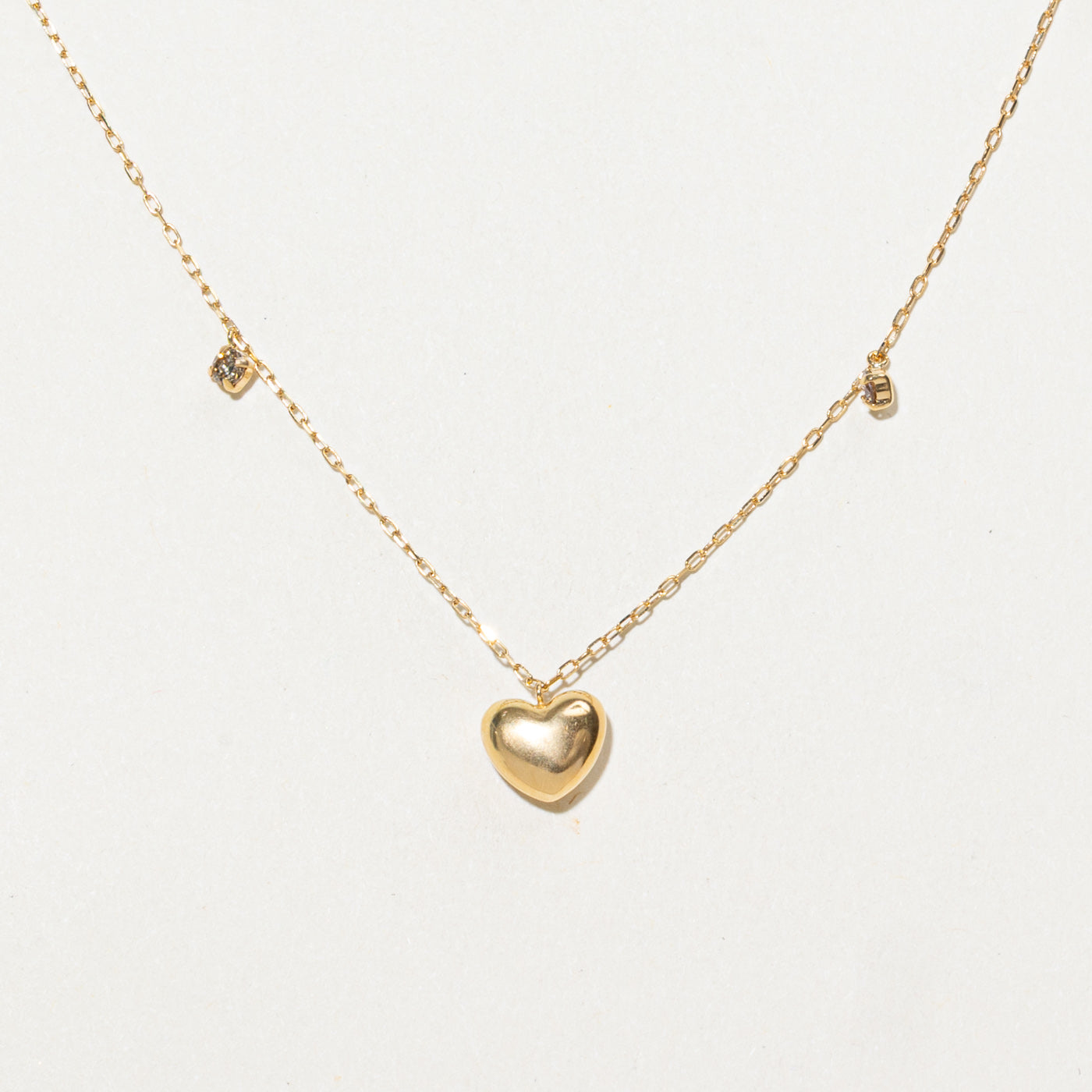 Collier pendentif cœur bombé et satellite en or 18 carats et diamants | 43 cm