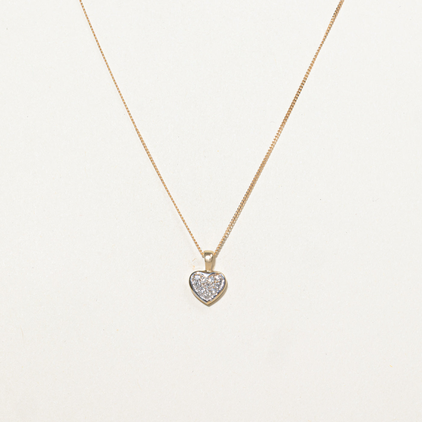 Collier pendentif cœur en or 10 carats serti de diamants pavés | 43 cm