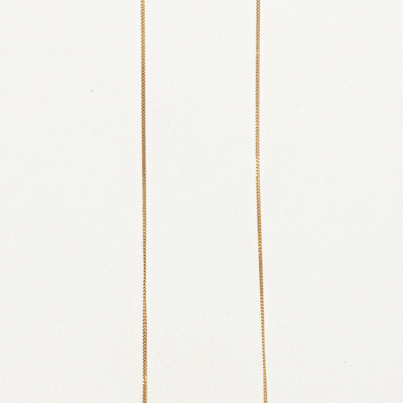 Collier pendentif floral texturé en or 10 carats avec diamants | 45,7 cm