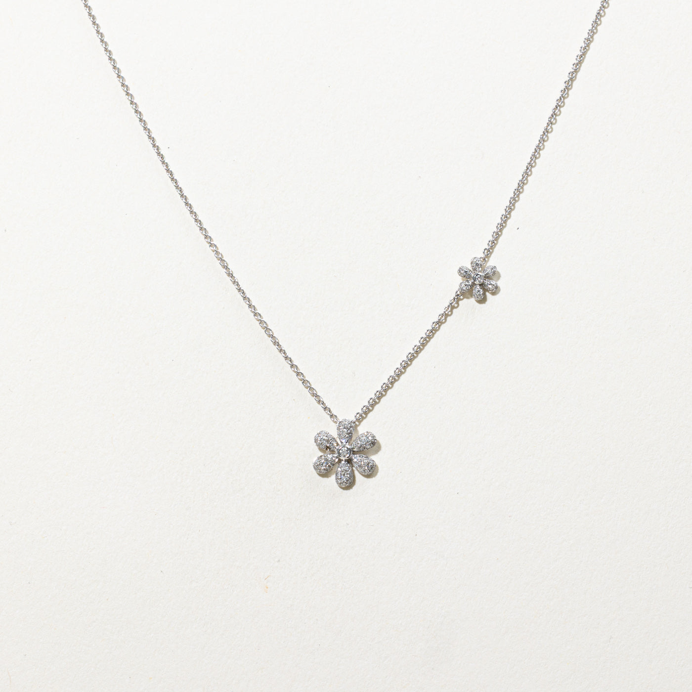 Collier pendentif fleur en diamant 14 carats | 51 cm